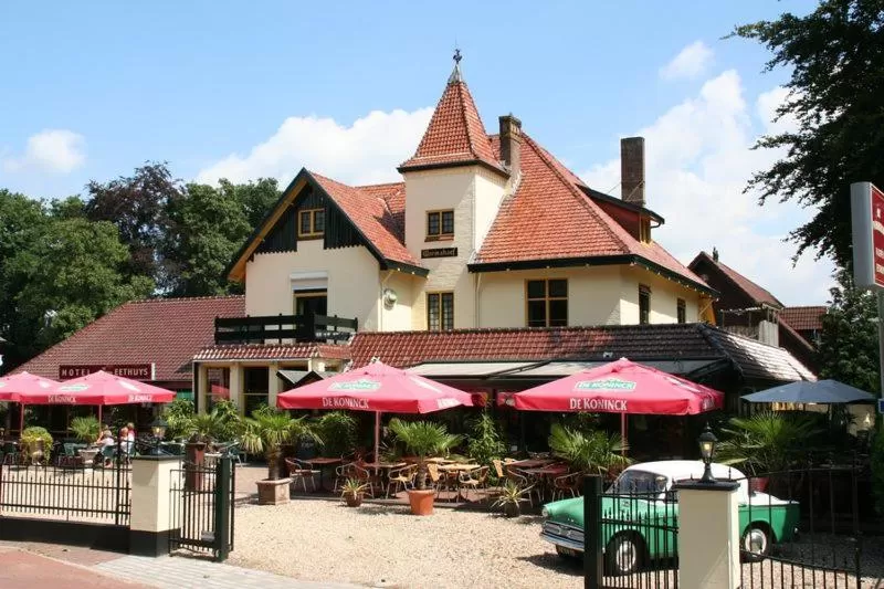 Property Building in Hotel Eethuys de Wormshoef