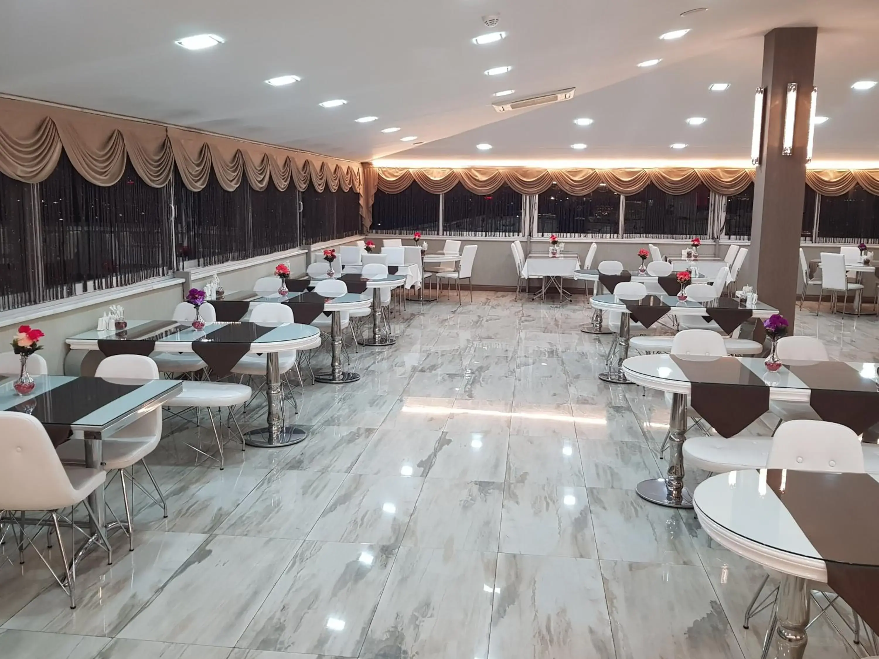 Restaurant/Places to Eat in Ismira Hotel Ankara