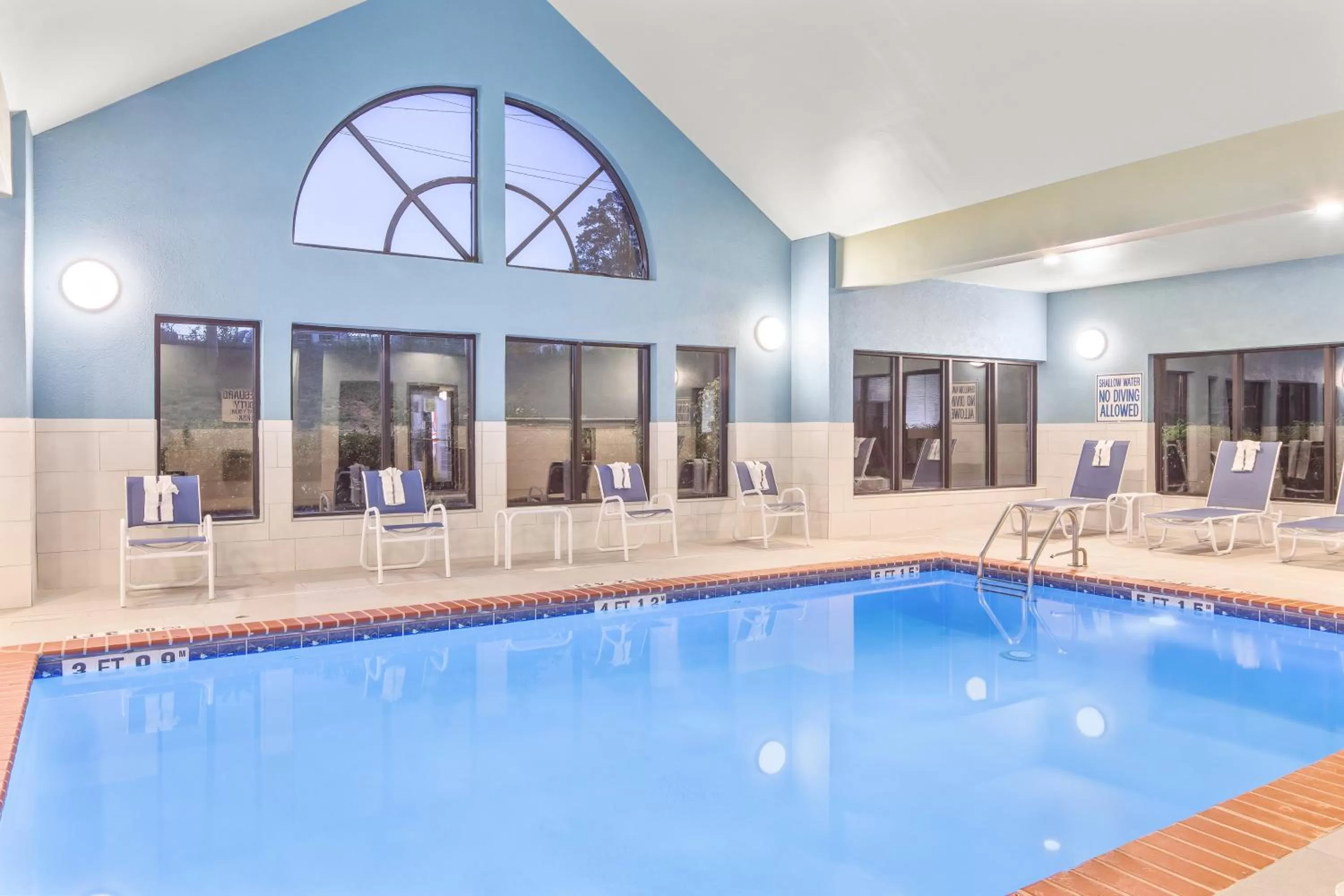 Swimming pool in Holiday Inn Express Hotels & Suites Greenville-Spartanburg/Duncan by IHG