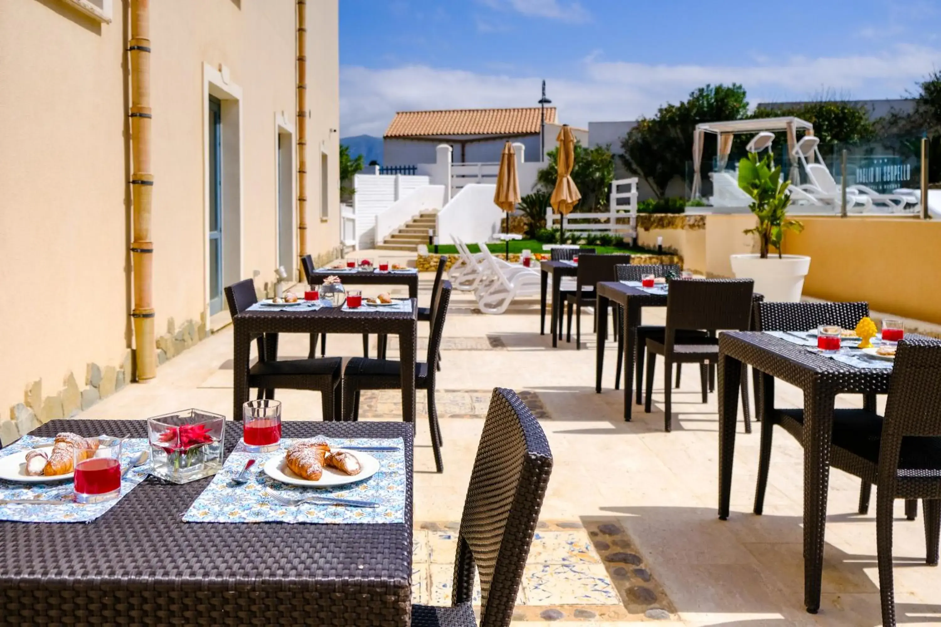 Patio, Restaurant/Places to Eat in Baglio Di Scopello