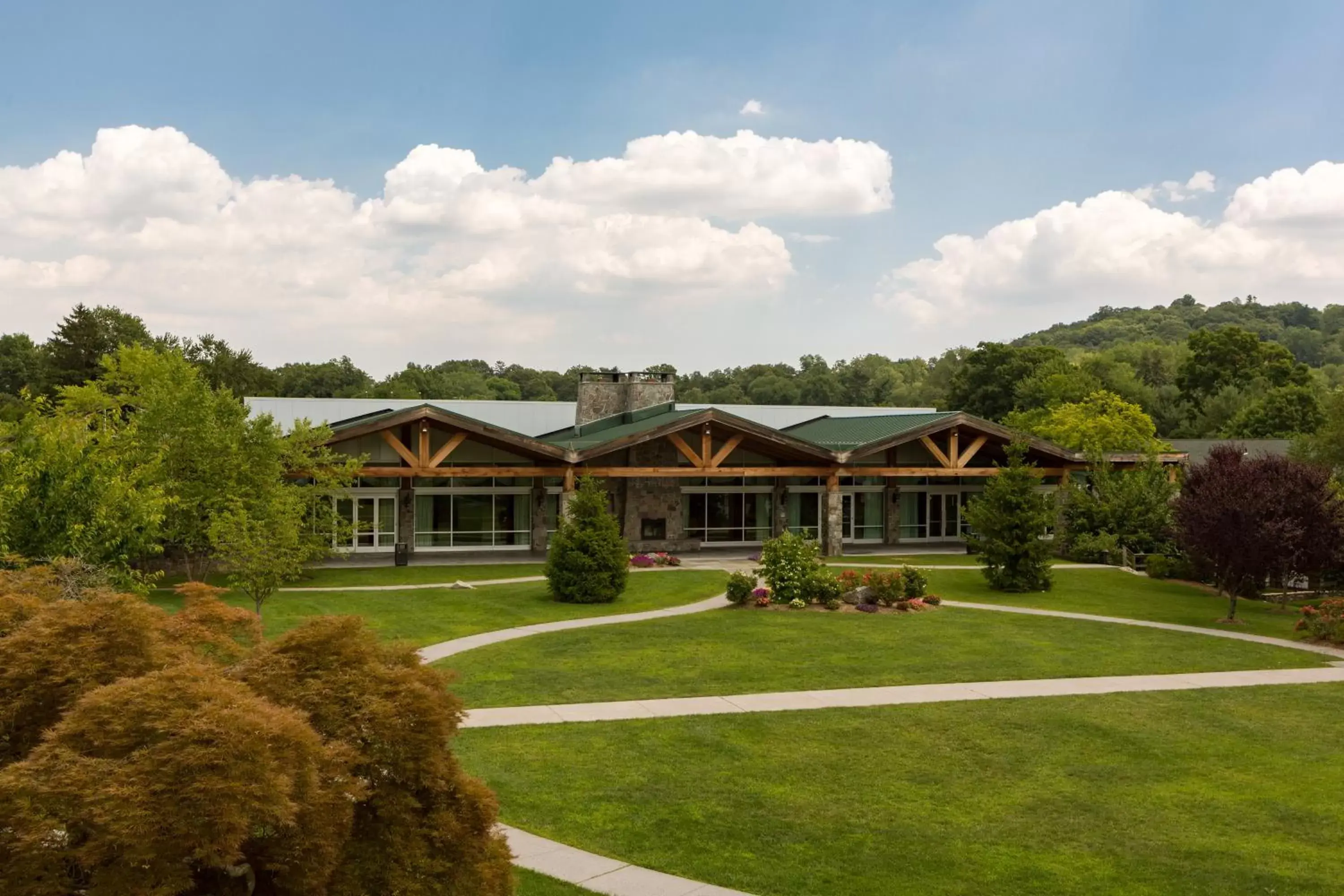 Property Building in Sleepy Hollow Hotel