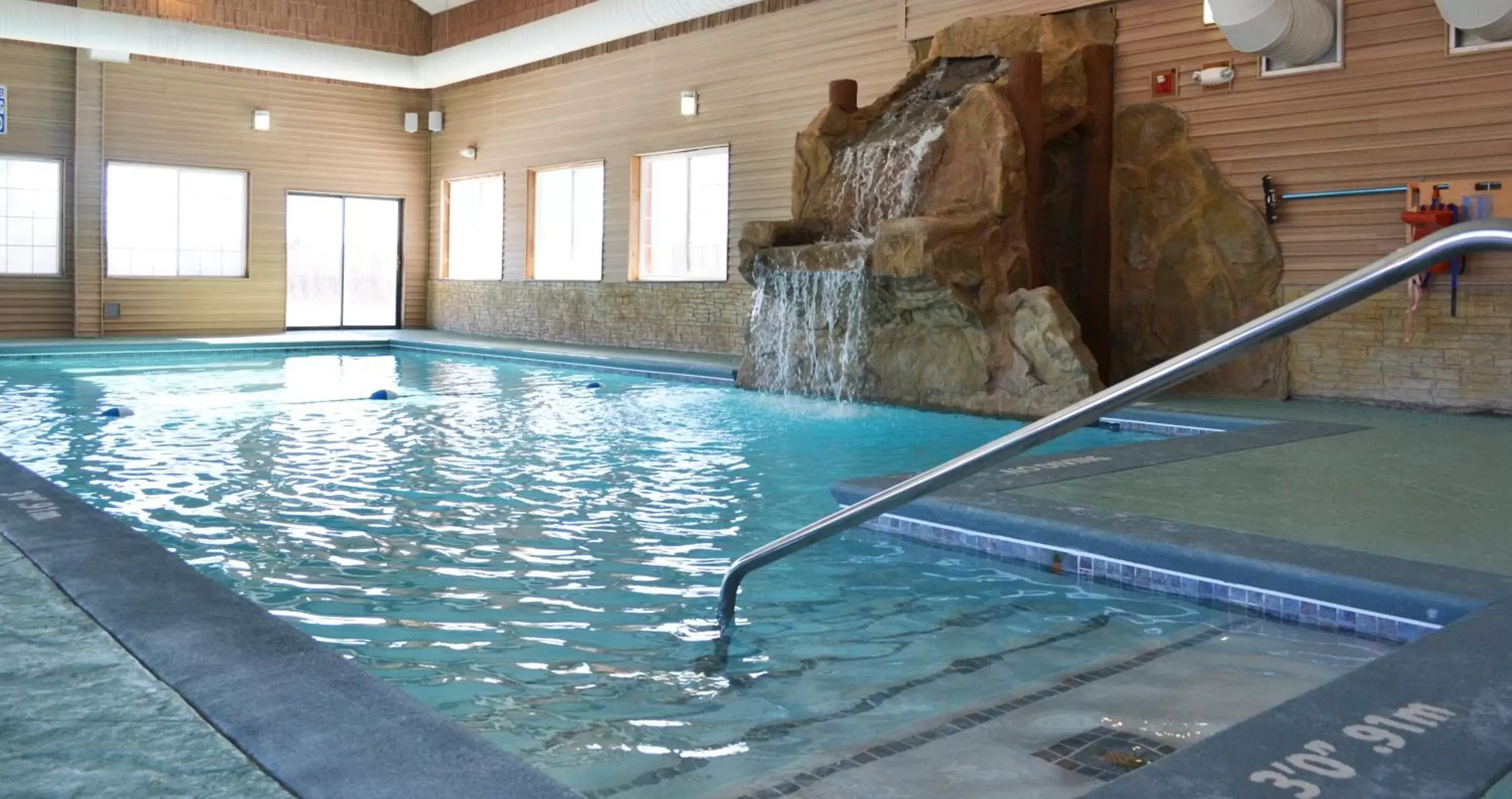 Swimming Pool in Crooked River Lodge