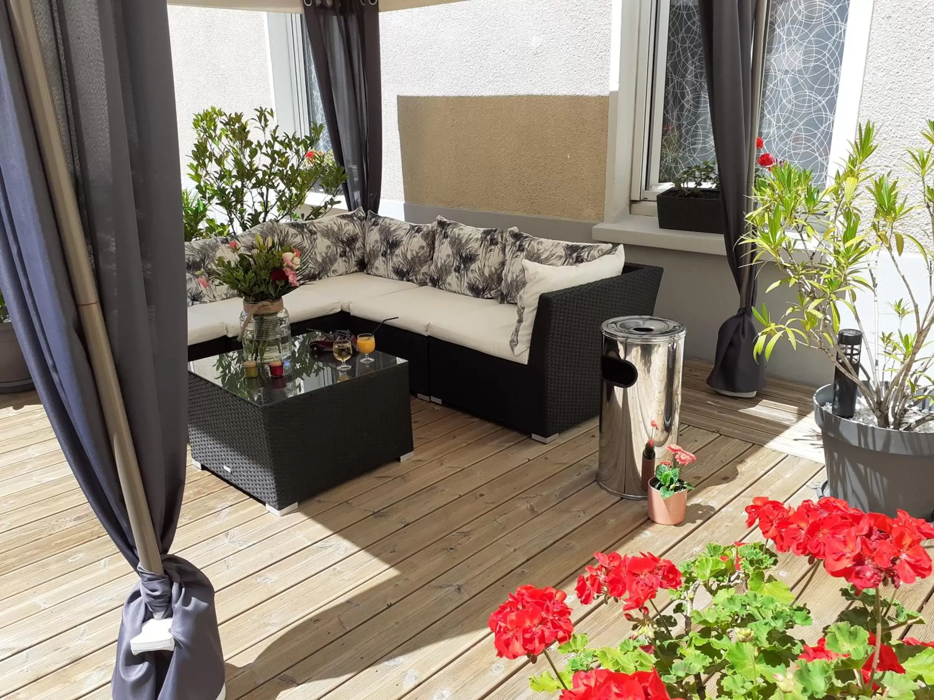 Patio, Seating Area in Hotel Le Charleston