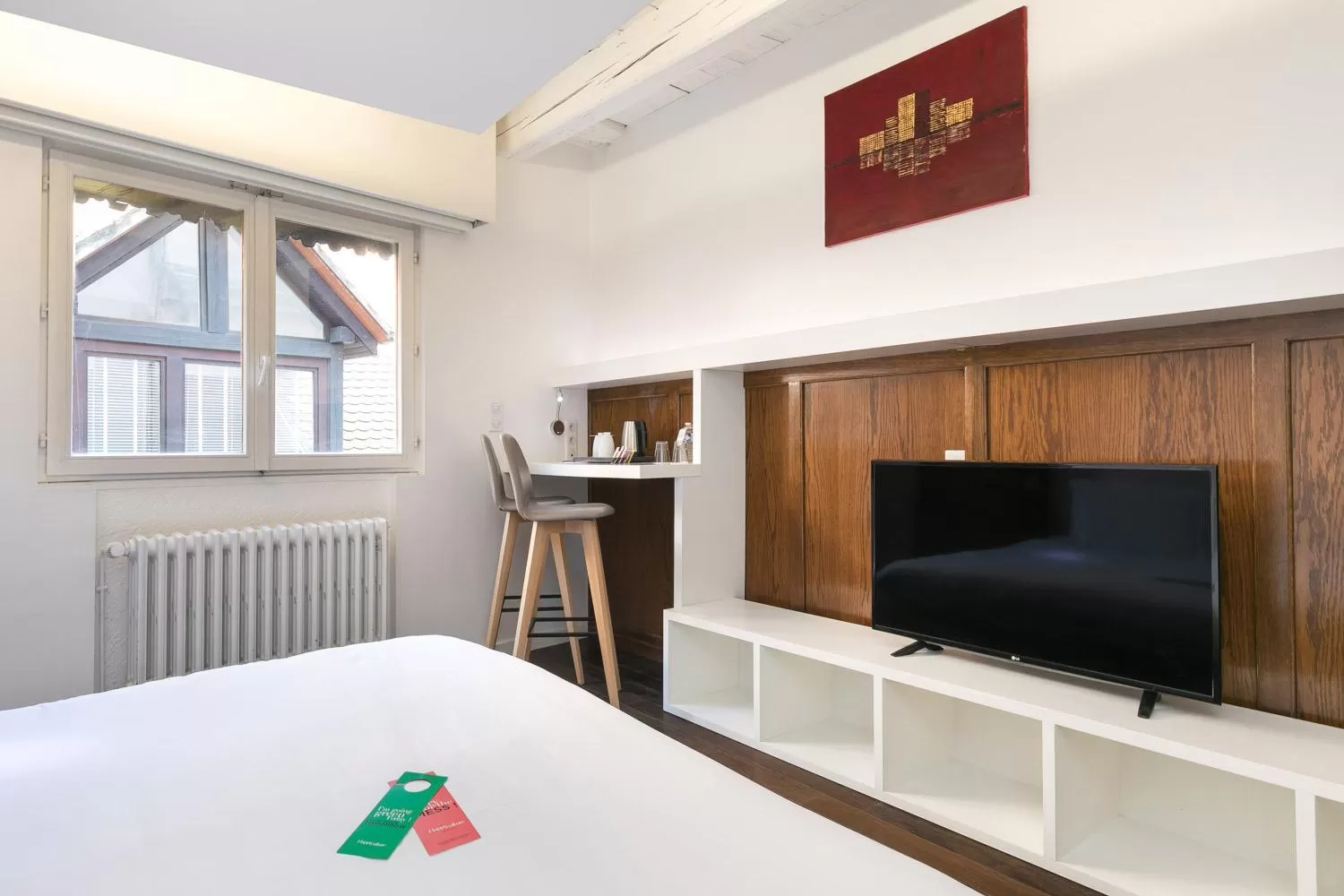 TV and multimedia, Bed in Hôtel de l'Europe by HappyCulture