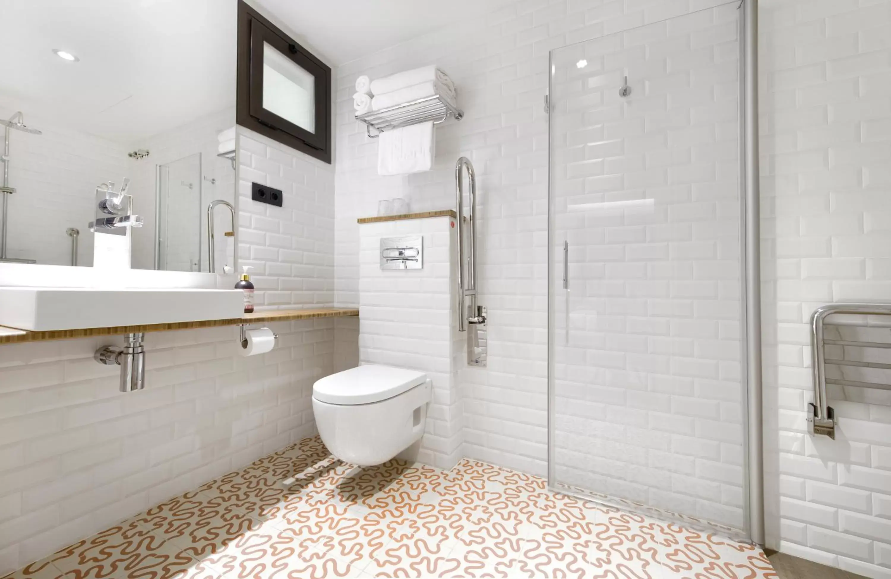 Bathroom in Casa Bella Gracia by Aspasios