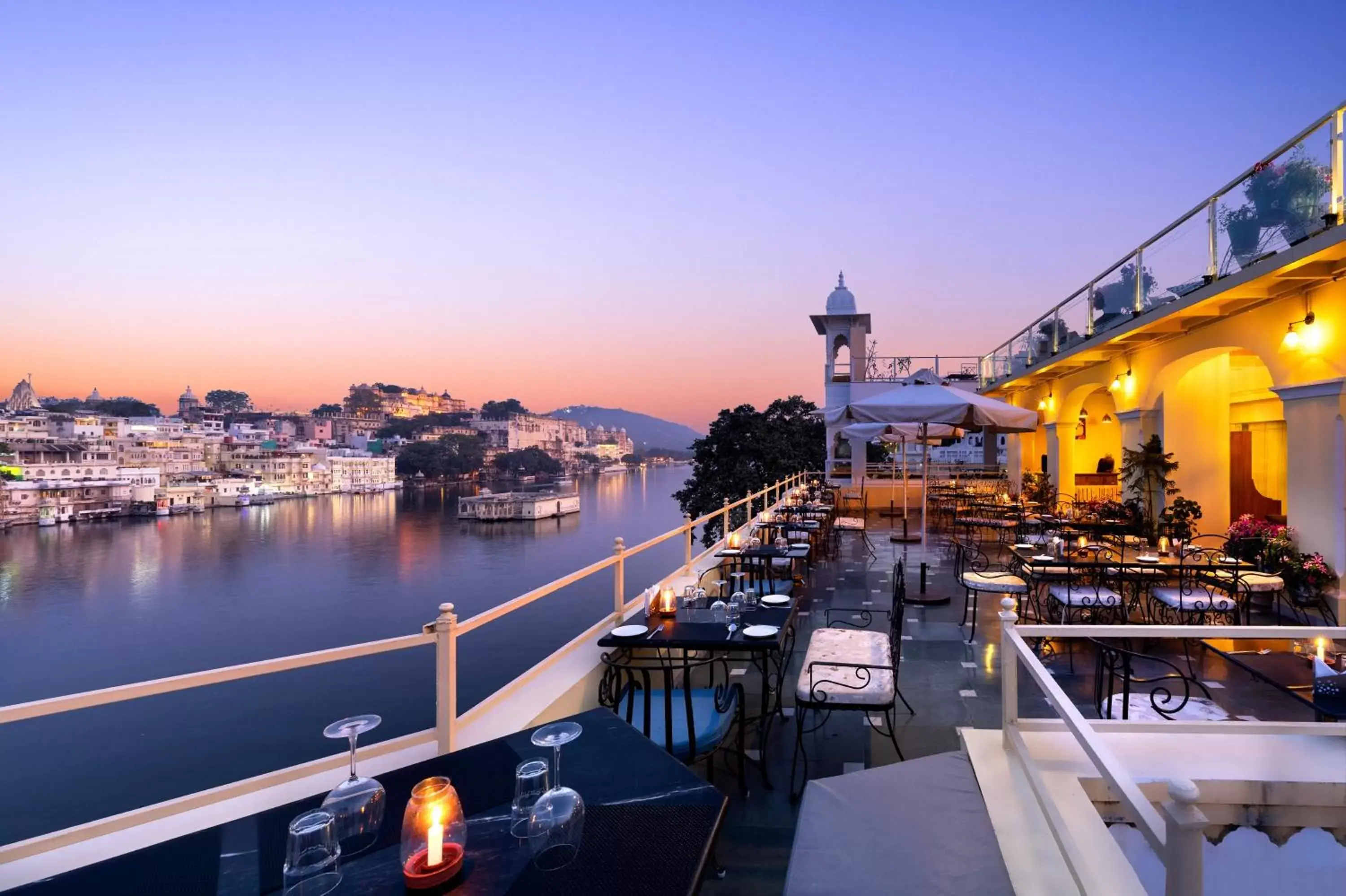 Restaurant/places to eat in Hotel Sarovar On Lake Pichola