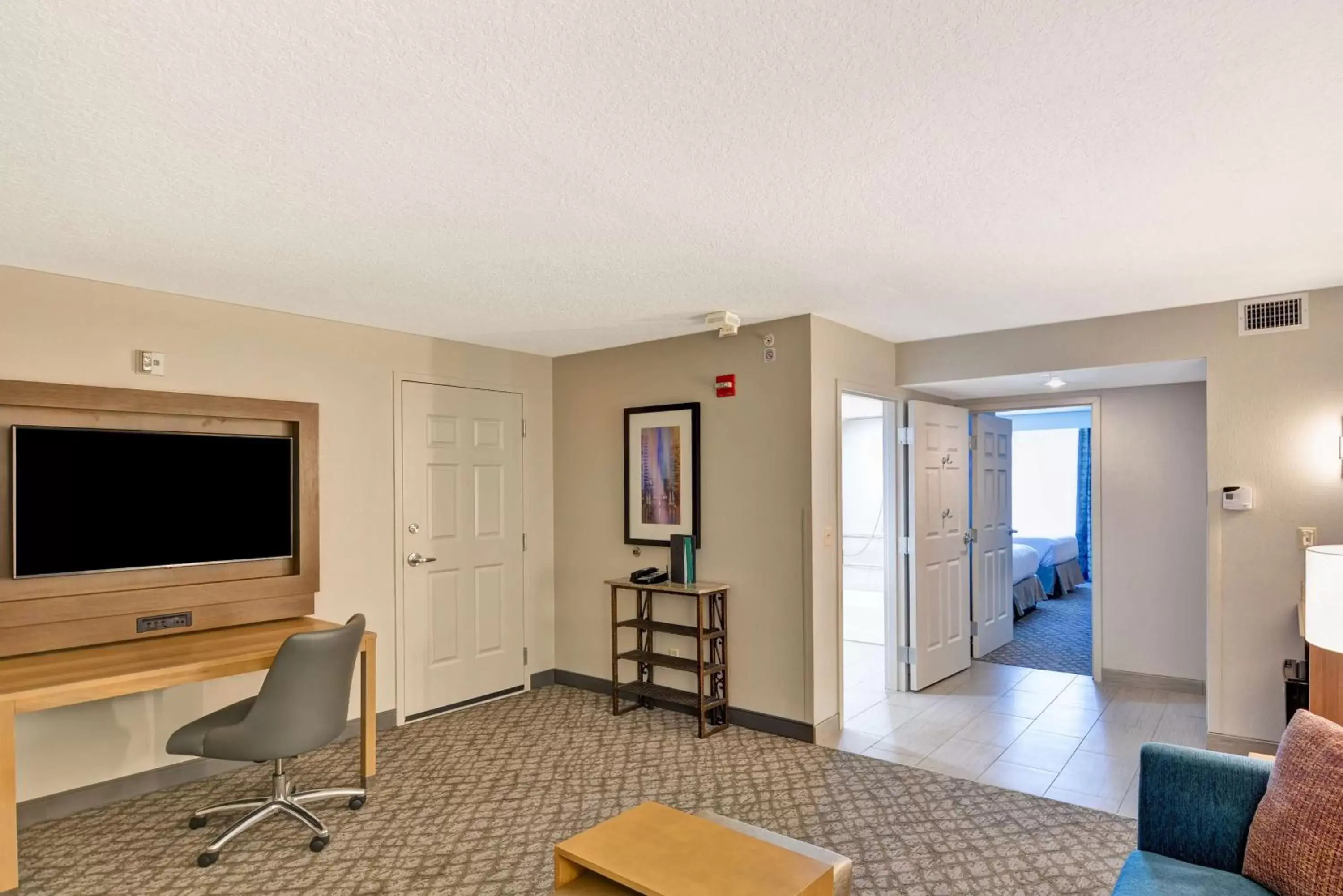 Bedroom, TV/Entertainment Center in Embassy Suites by Hilton Orlando Downtown
