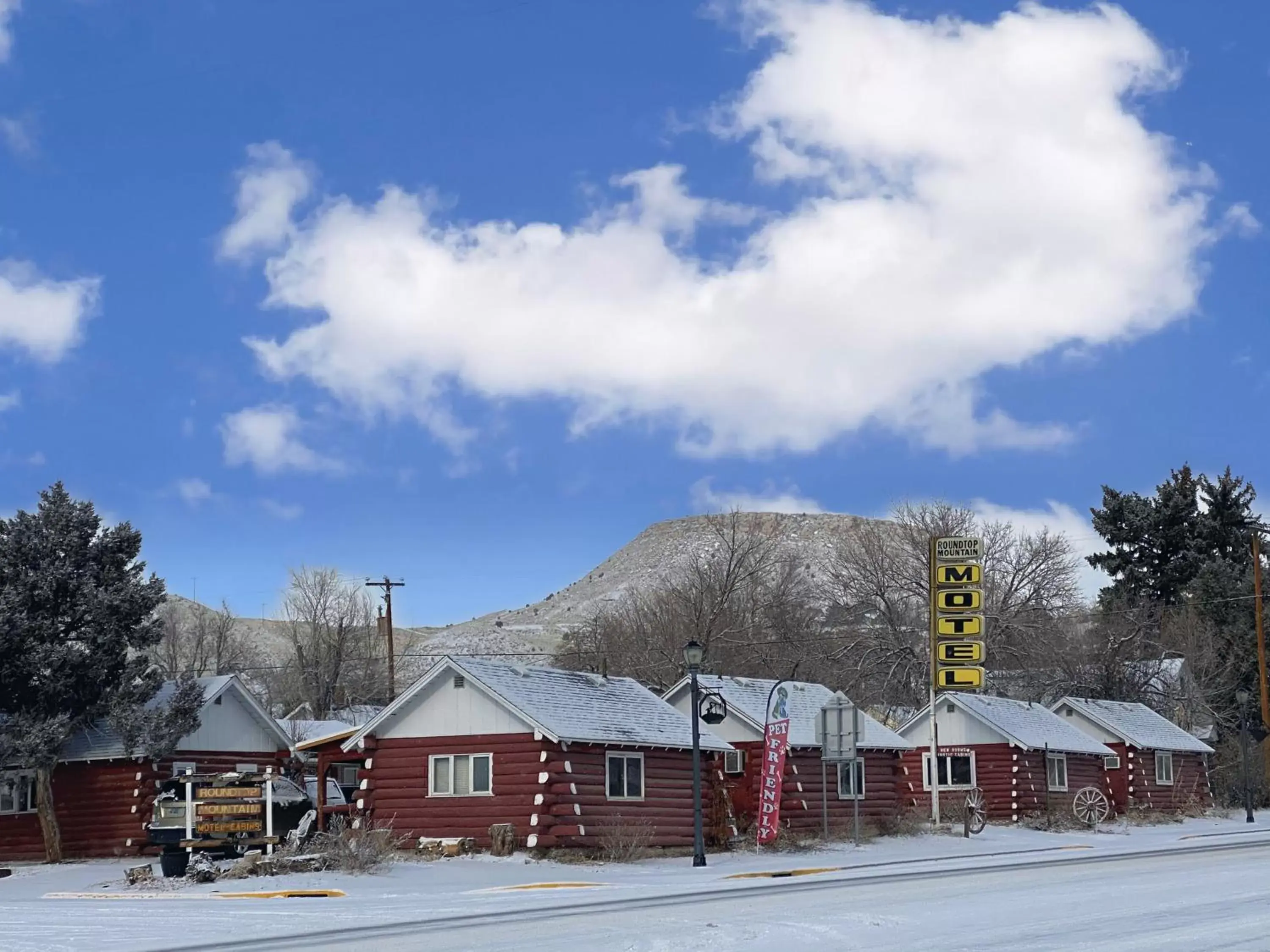 Facade/entrance, Winter in Roundtop Mountain Vista - Cabins and Motel