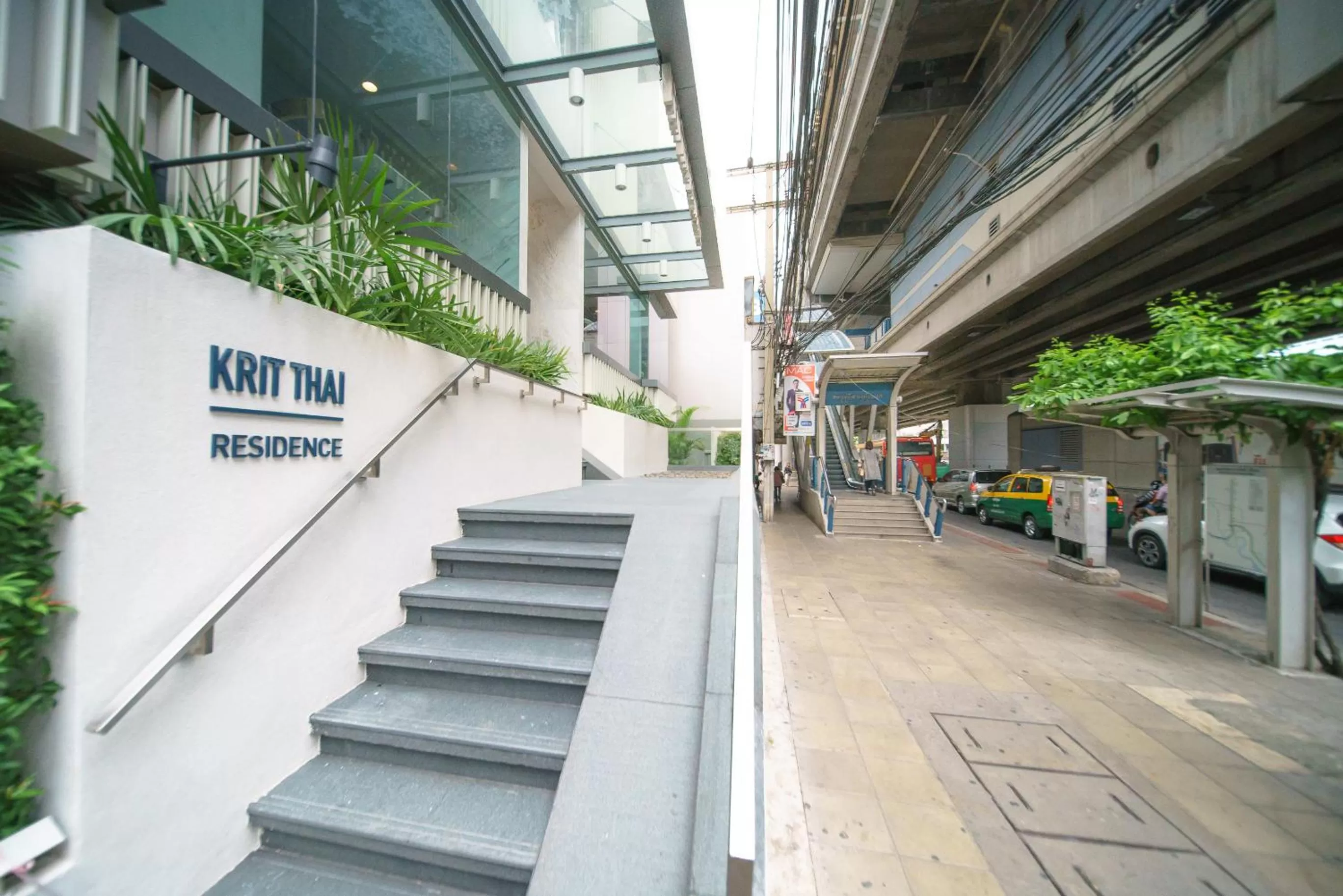 Facade/entrance in Kritthai Residence
