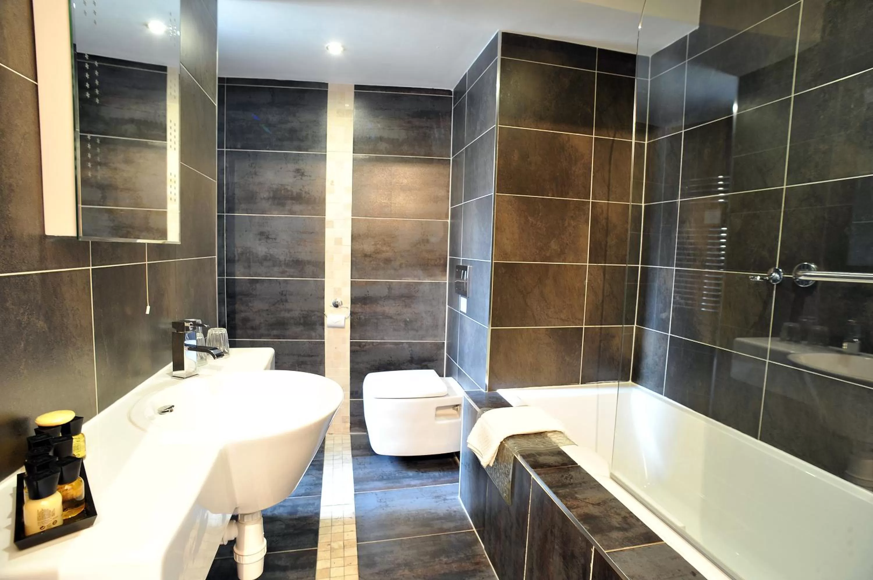 Bathroom in The Kings Arms Hotel