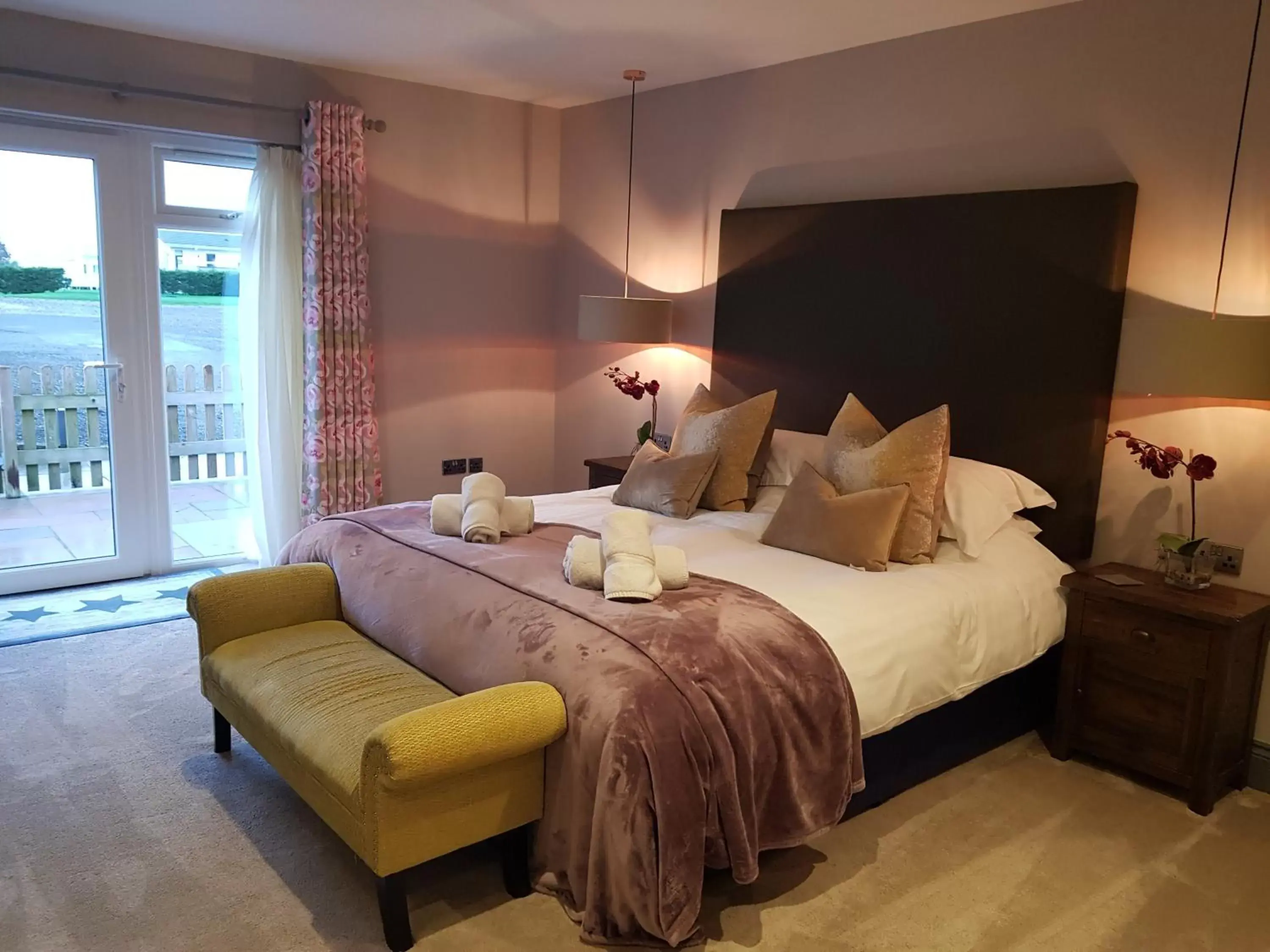 King Room with Garden View in Grange Farm Park King Room with Garden View in Grange Farm Park