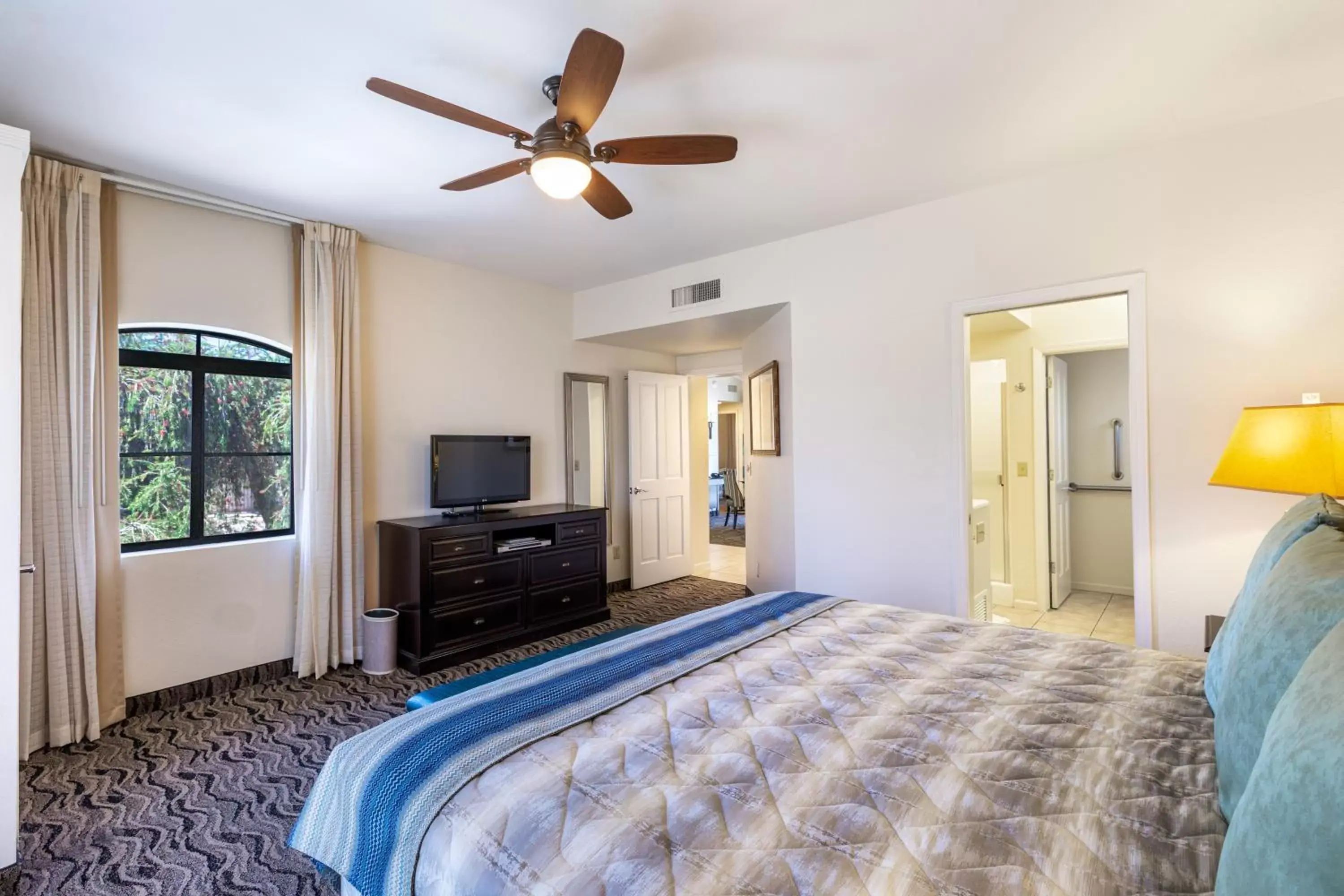 Bedroom, Bed in Scottsdale Camelback Resort
