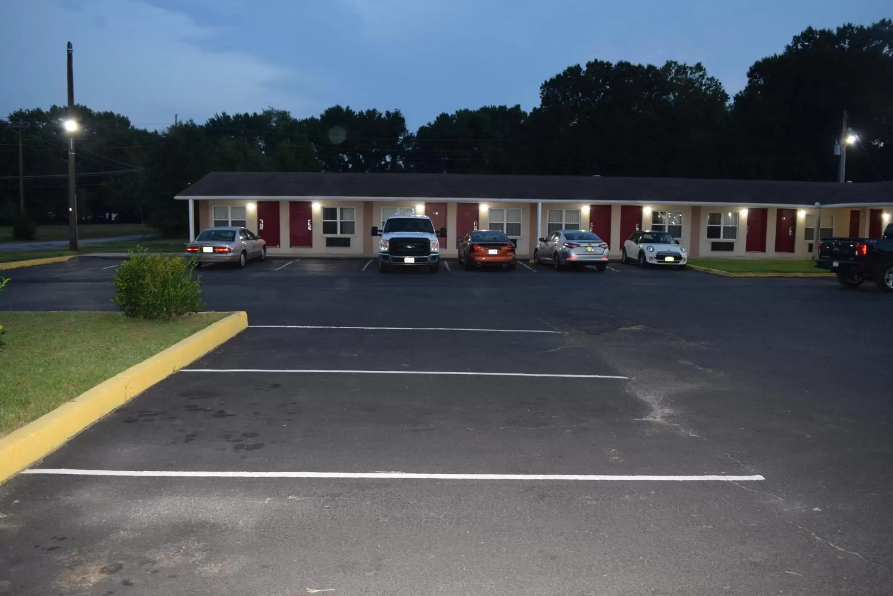 Property building in White Oaks Motel Pennsville/Carneys Point Property building in White Oaks Motel Pennsville/Carneys Point