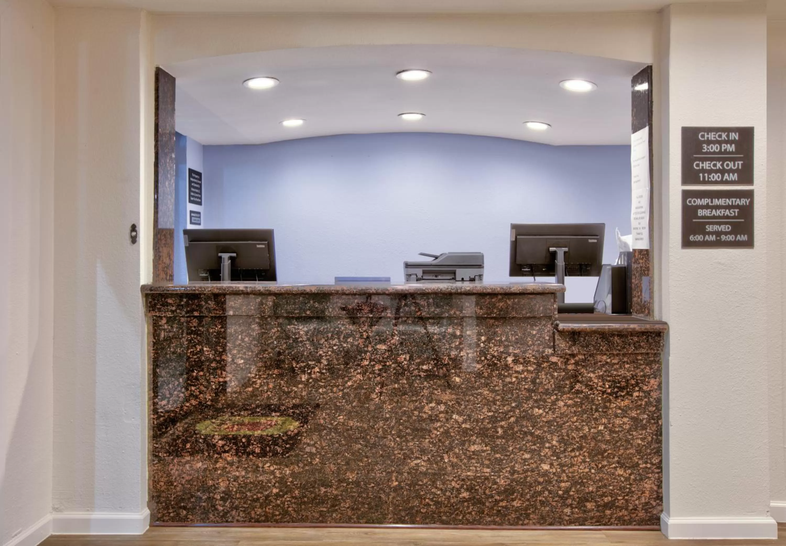 Lobby or reception in Super 8 by Wyndham Victoria - South - Hwy 59