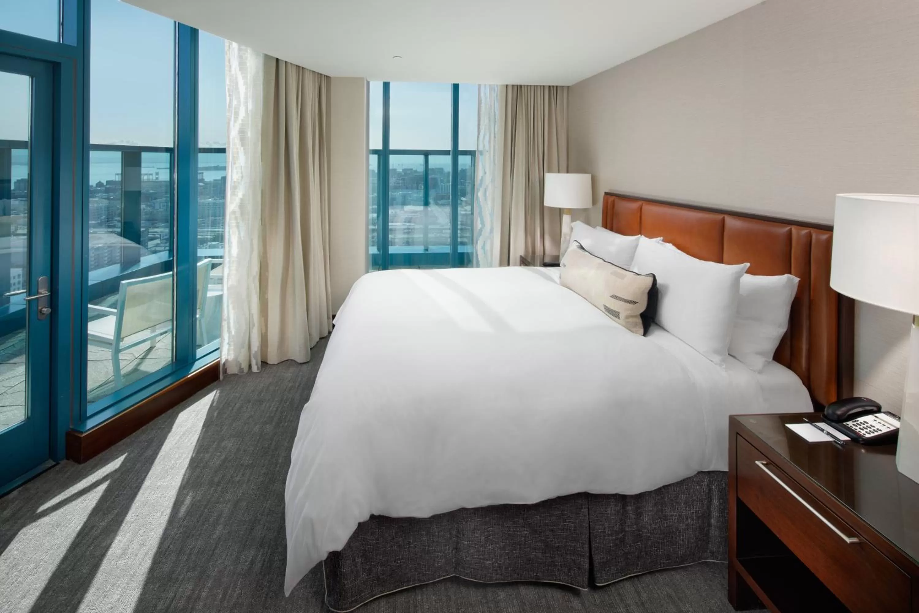 Photo of the whole room, Bed in InterContinental San Francisco by IHG