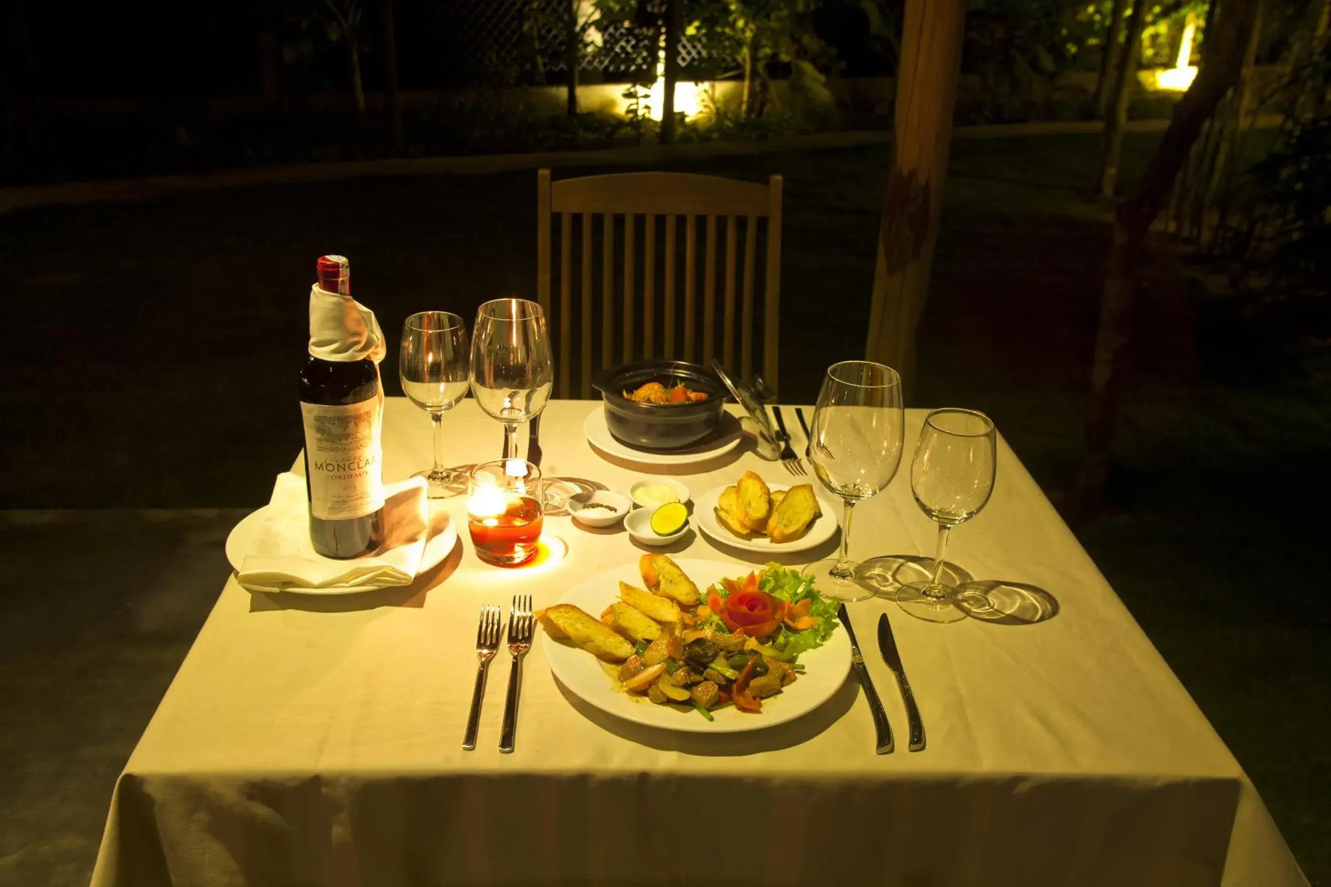 Night, Restaurant/Places to Eat in Palm View Villa