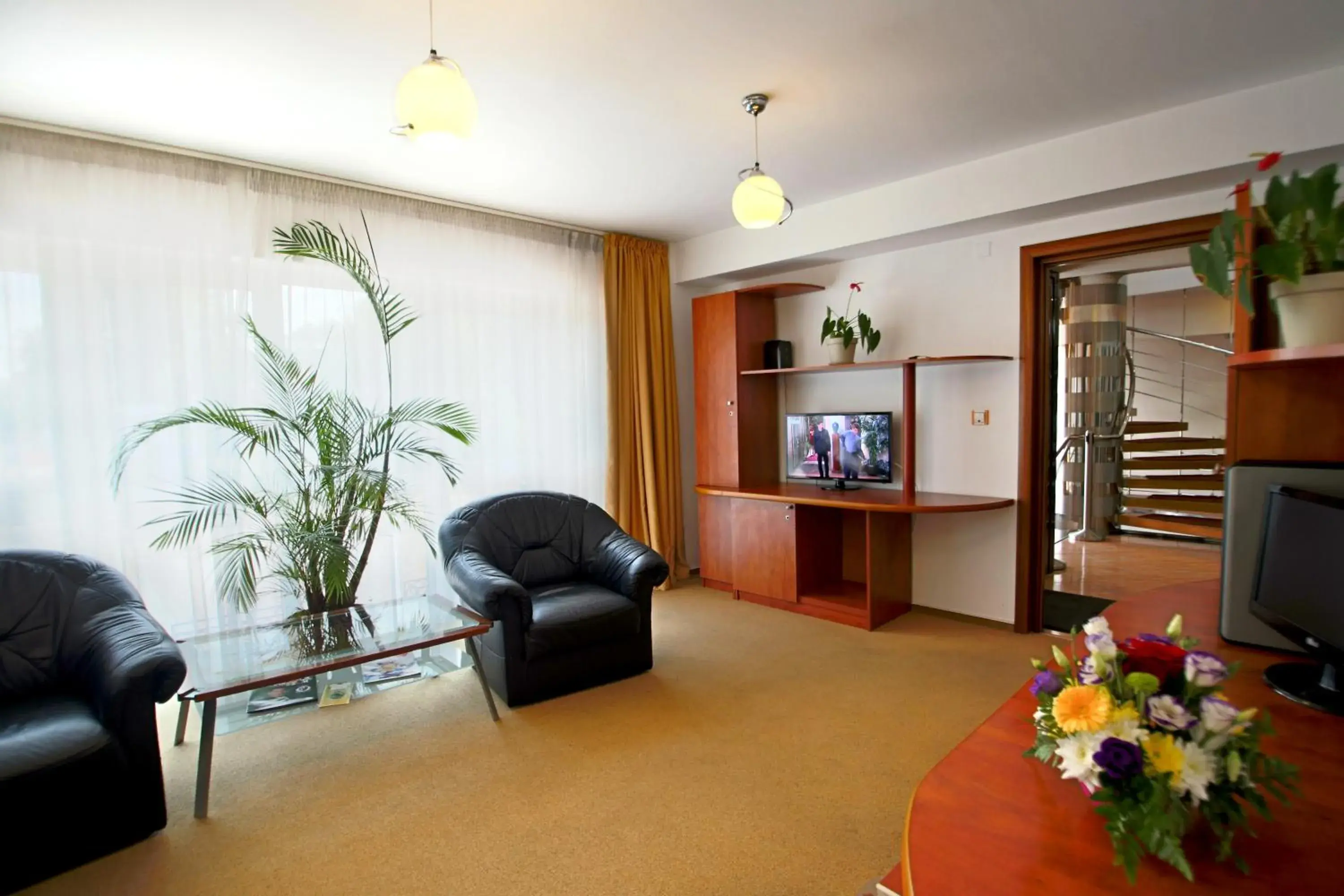 Communal lounge/ TV room, Lobby/Reception in Hotel Herastrau
