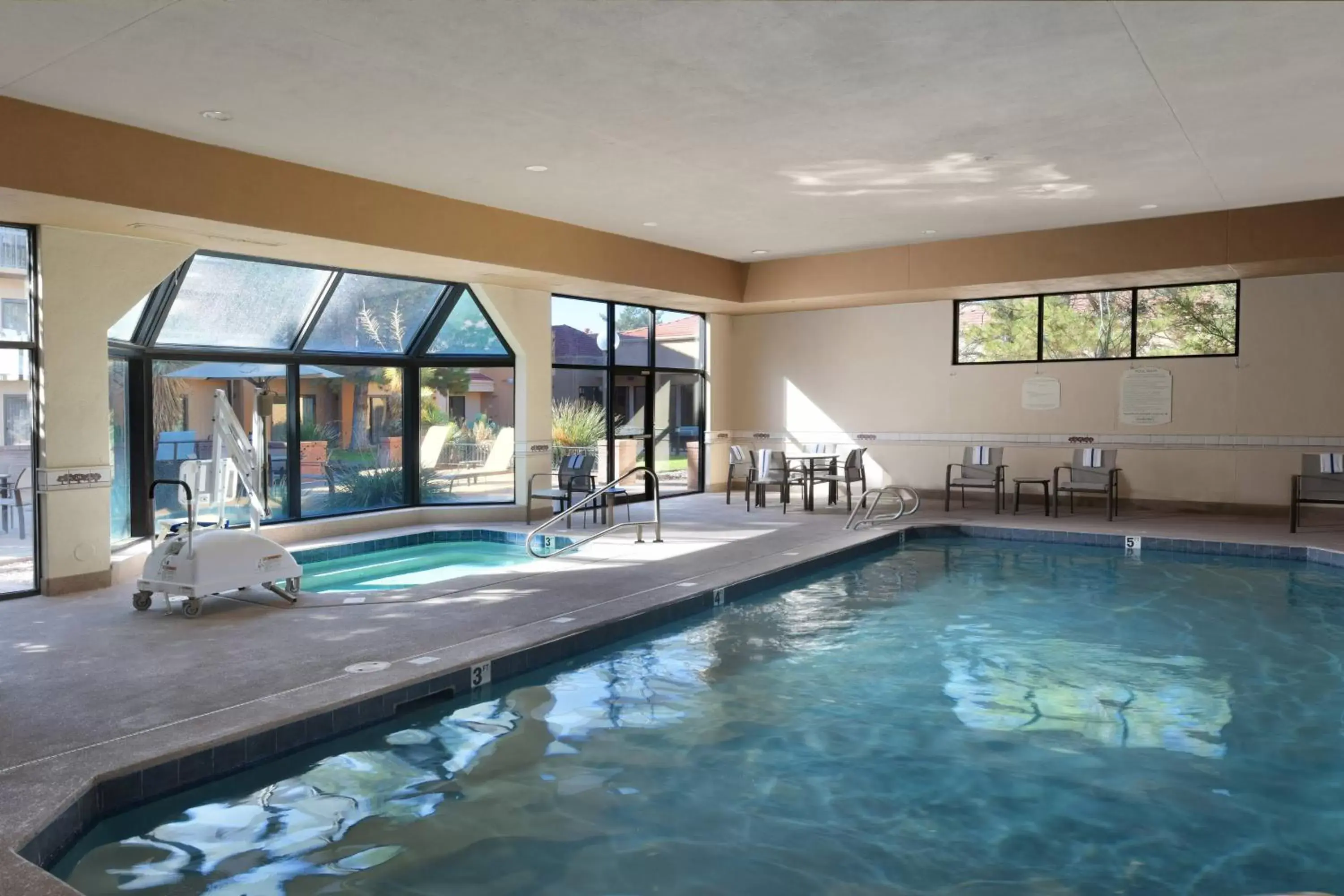 Swimming Pool in Courtyard by Marriott Albuquerque Airport