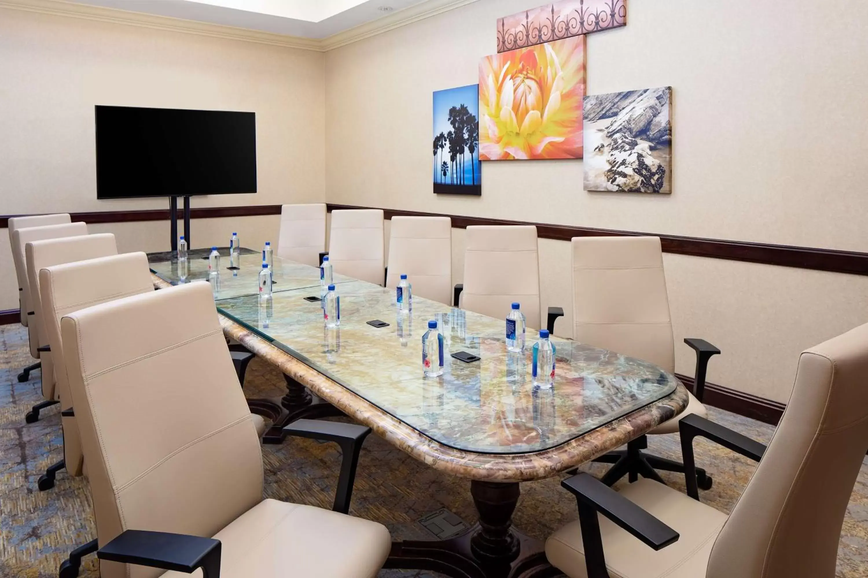 Meeting/conference room in DoubleTree by Hilton Santa Ana - Orange County Airport