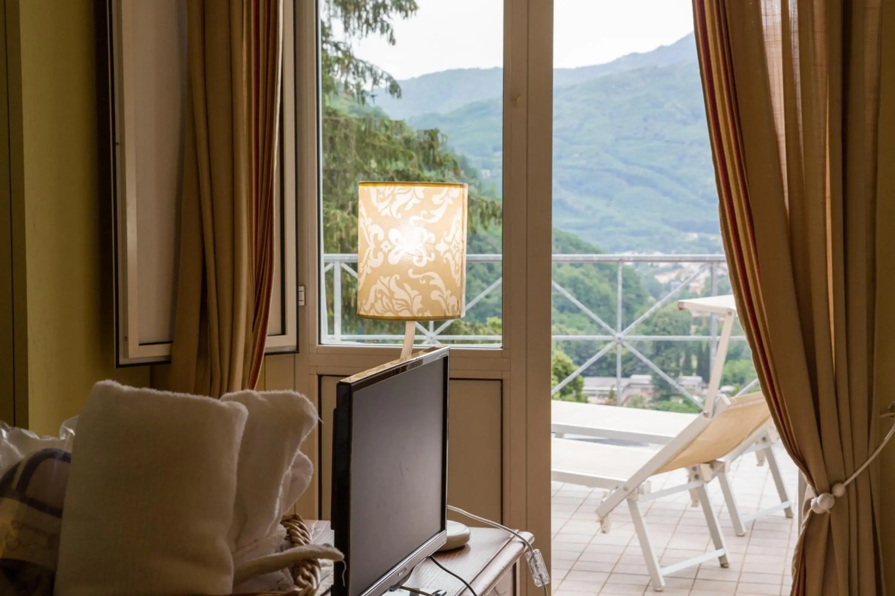 Balcony/Terrace, Mountain View in Hotel & Terme Bagni di Lucca