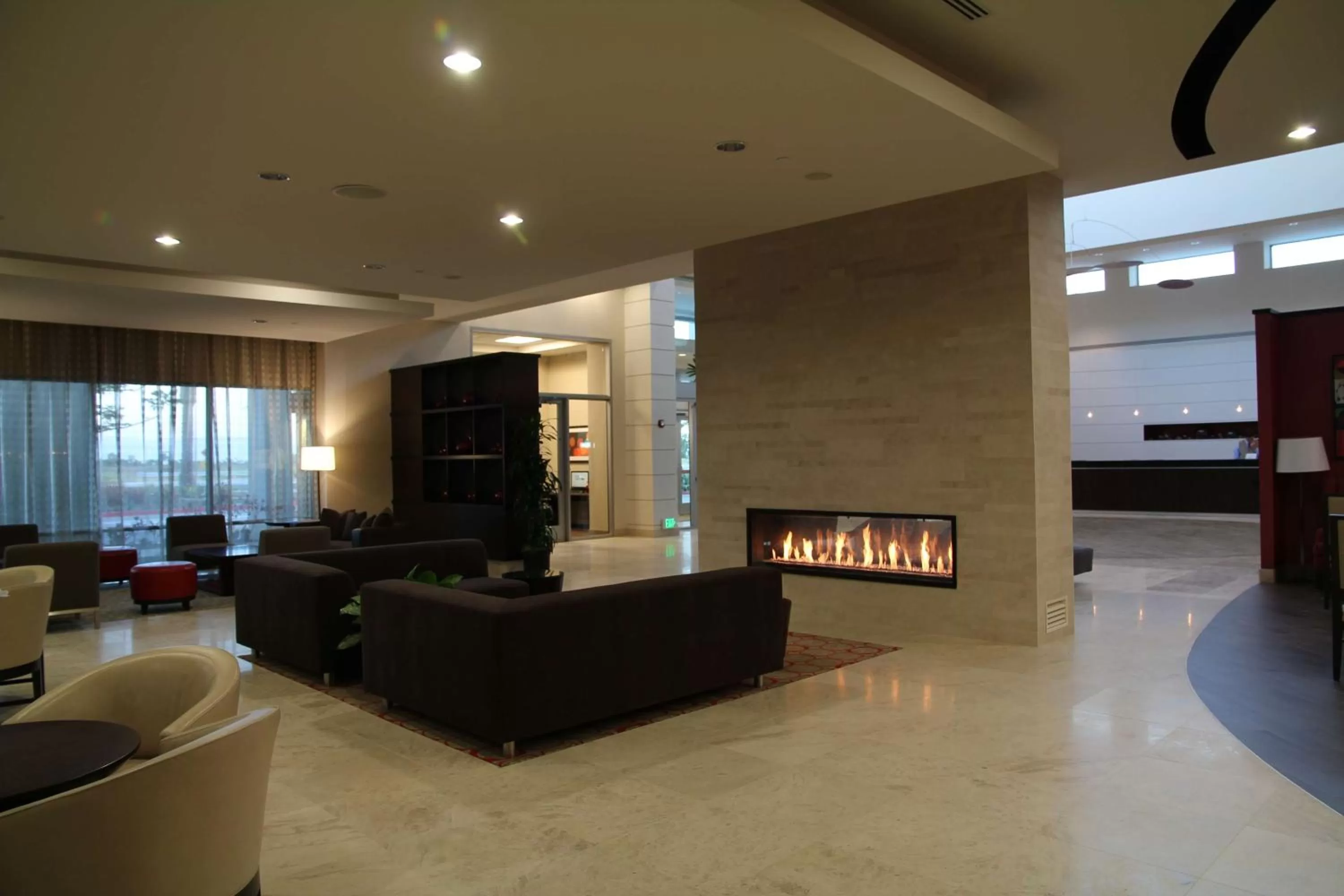 Lobby or reception in Embassy Suites Ontario - Airport