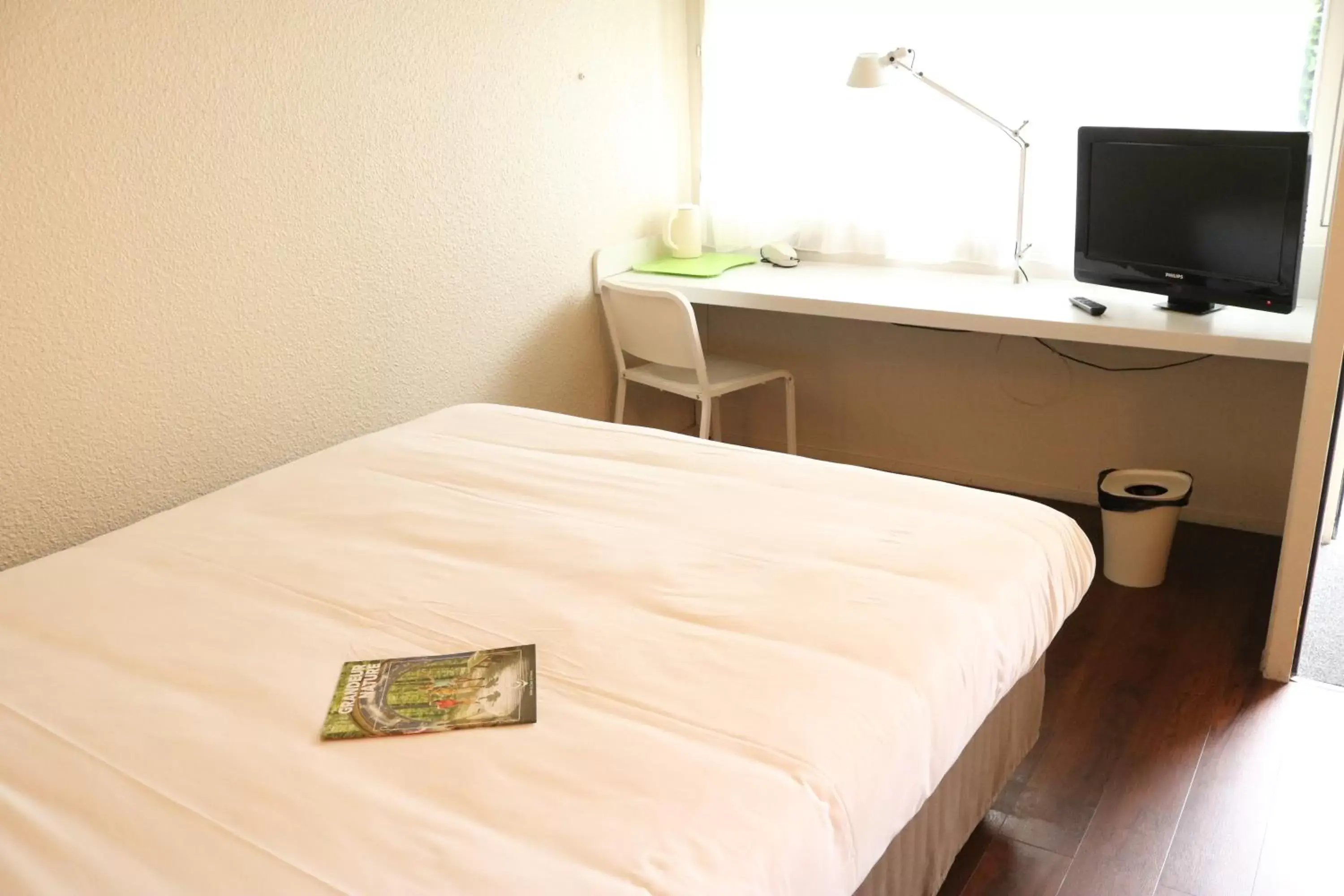 Bedroom, Bed in Campanile Montluçon ~ Saint-Victor