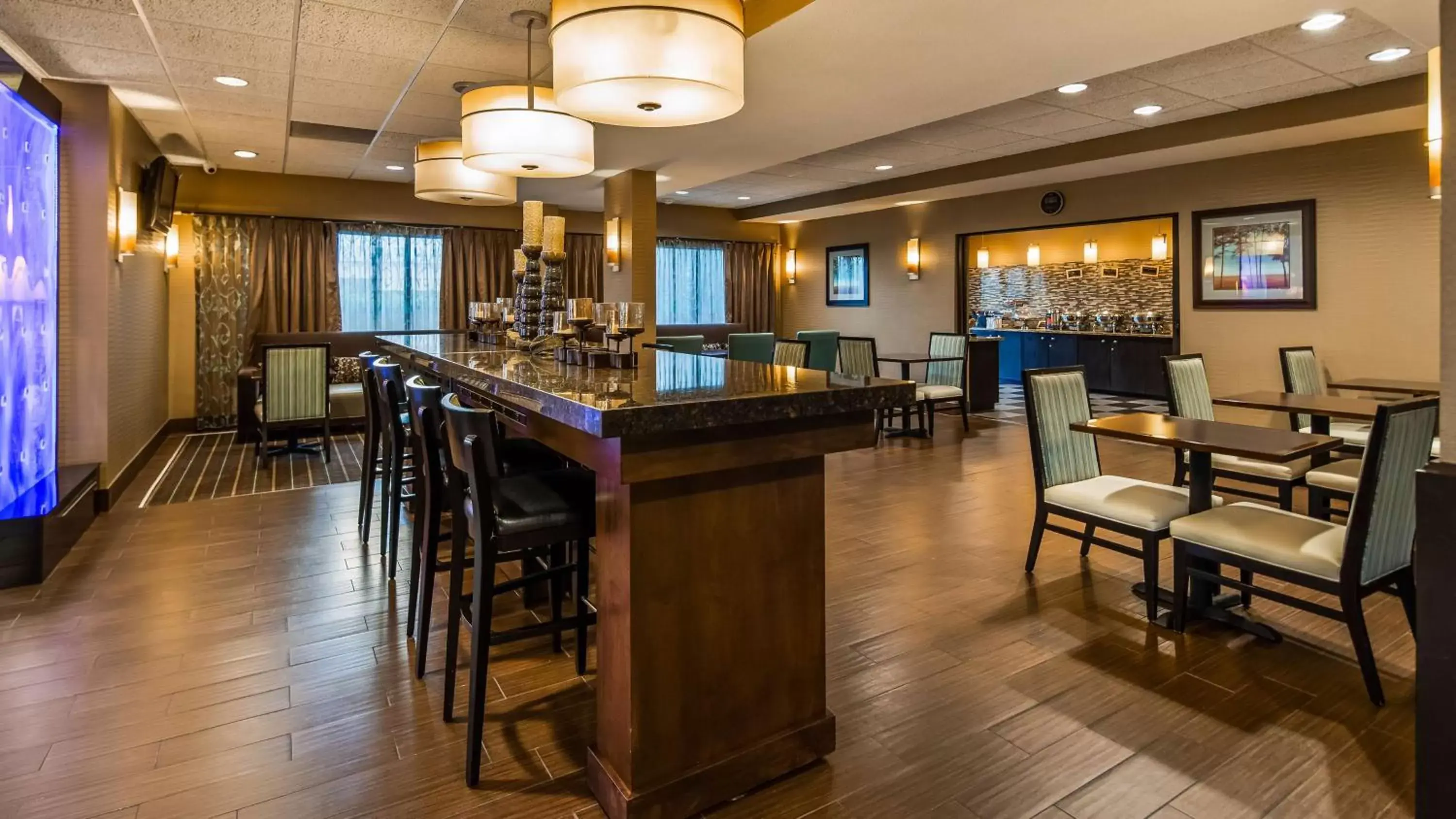 Lobby or reception, Restaurant/Places to Eat in Best Western Plus Wichita West Airport Inn
