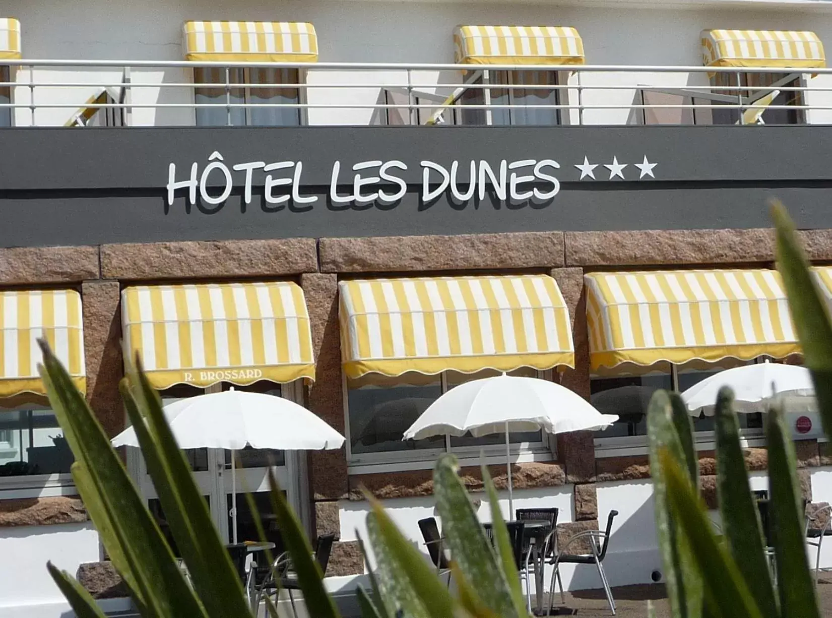 Property building in Hotel Les Dunes