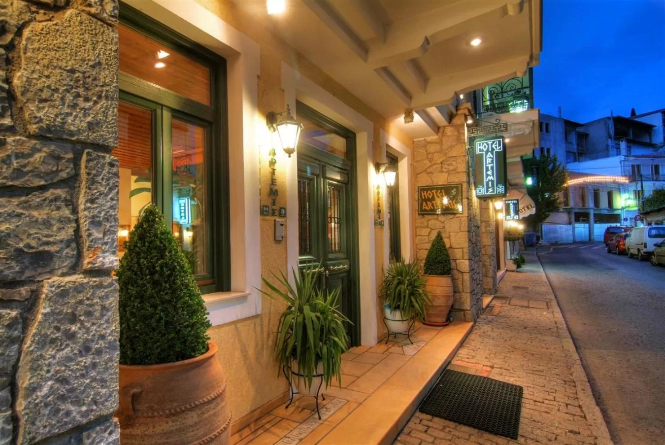 Facade/entrance in Artemis Hotel