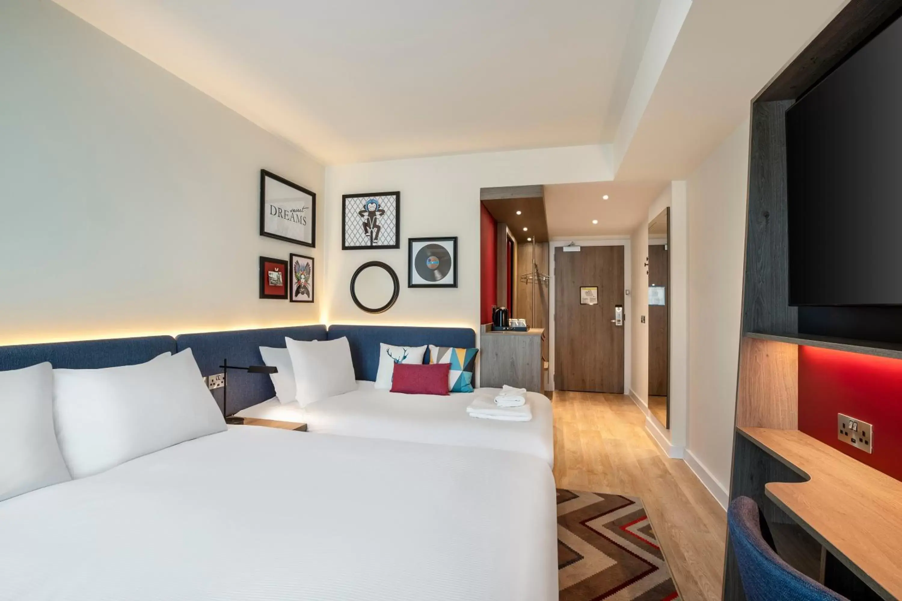 Bedroom, Bed in Hampton By Hilton London City