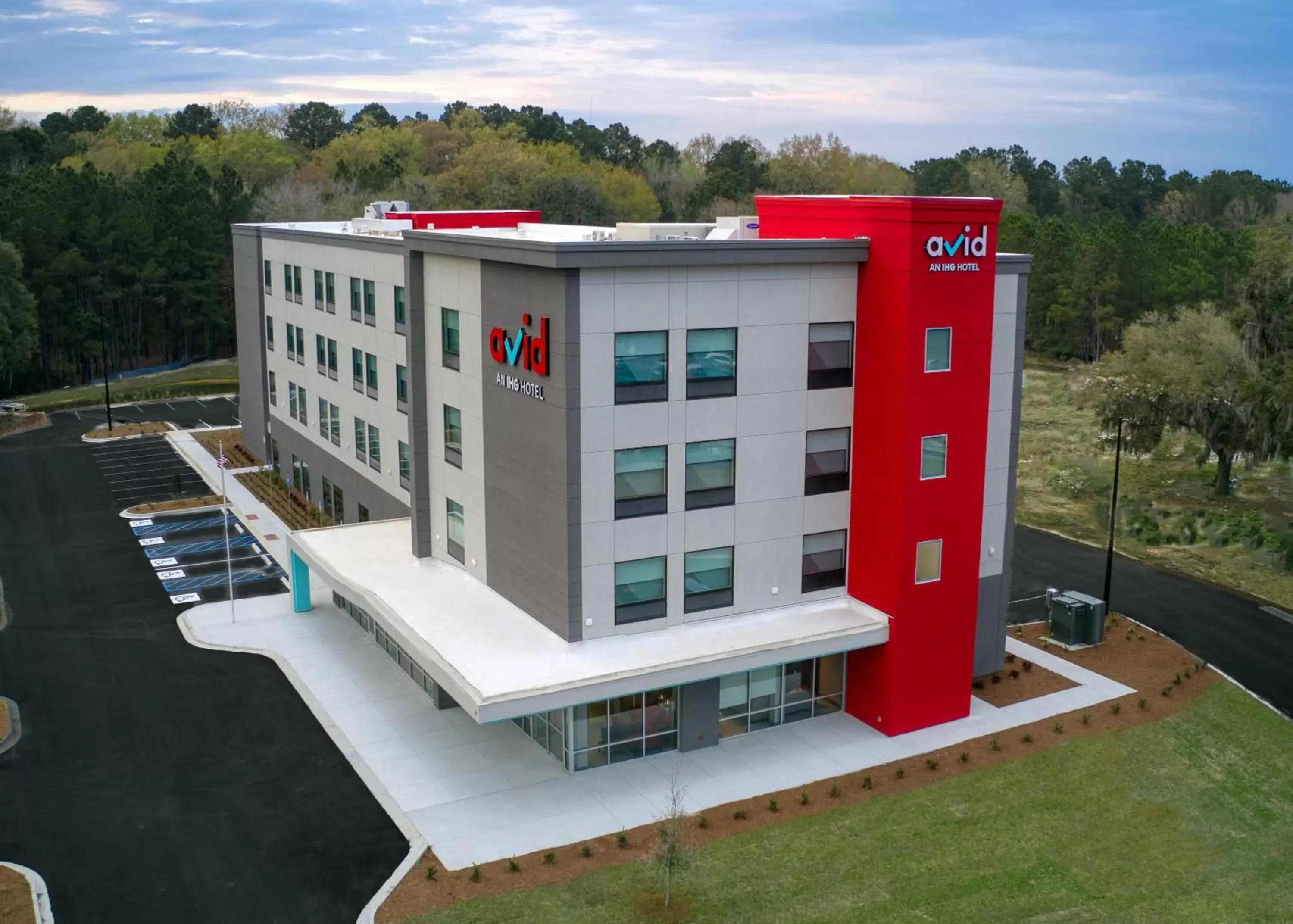 Property building in avid hotels - Savannah South - Gateway by IHG Property building in avid hotels - Savannah South - Gateway by IHG