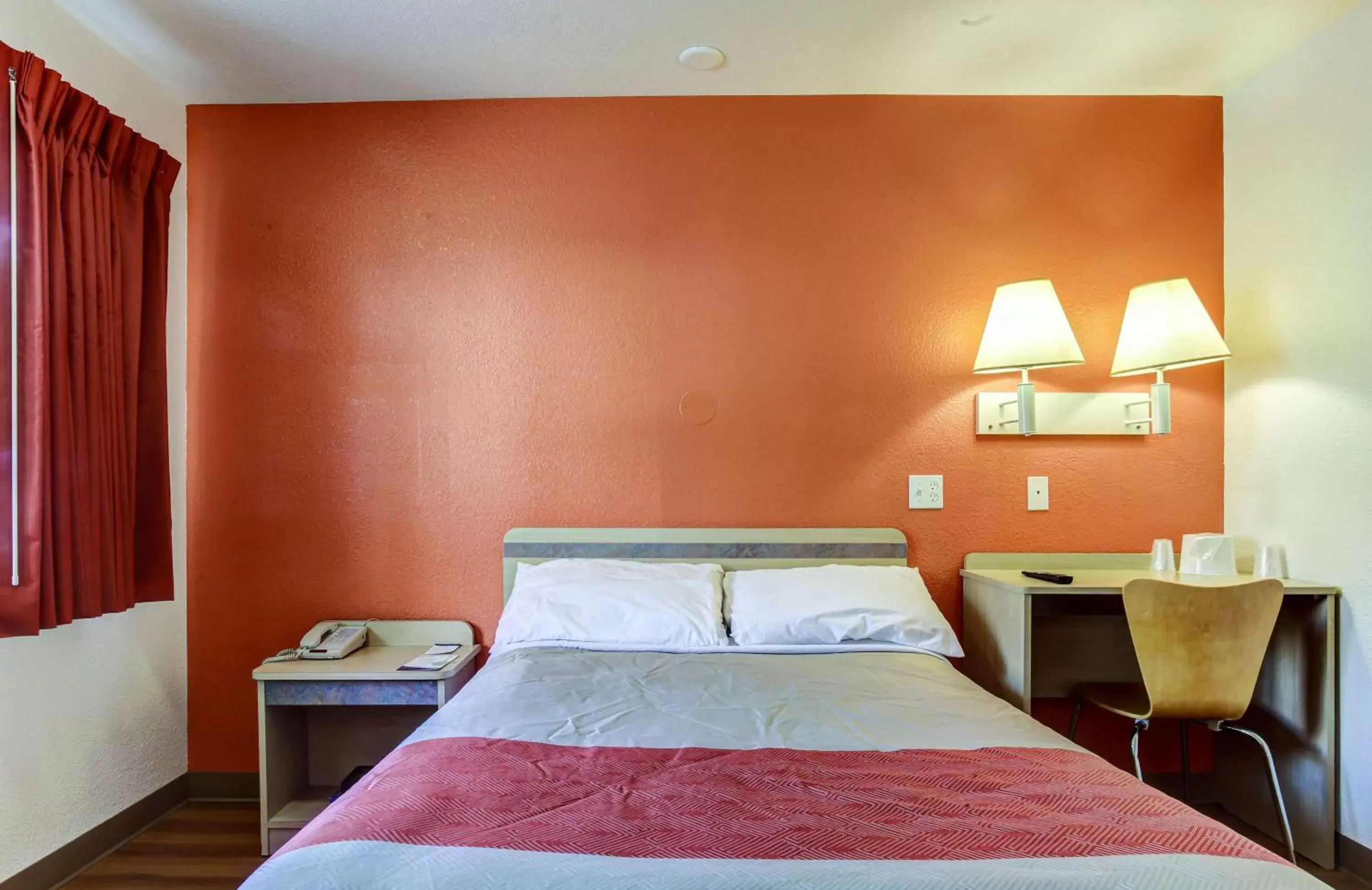 Photo of the whole room, Room Photo in Motel 6-Grants Pass, OR