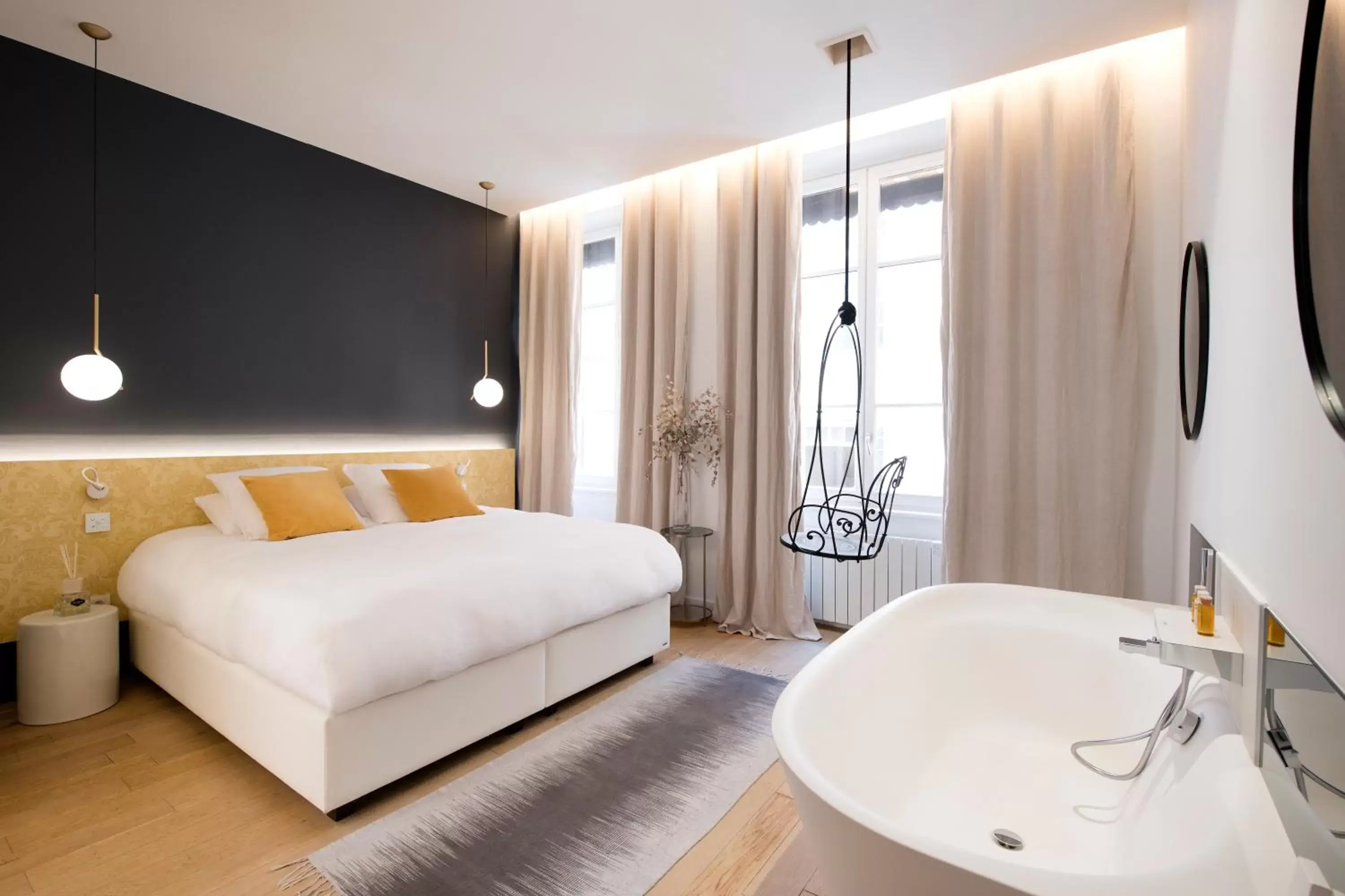 Photo of the whole room, Bathroom in MiHotel Charité