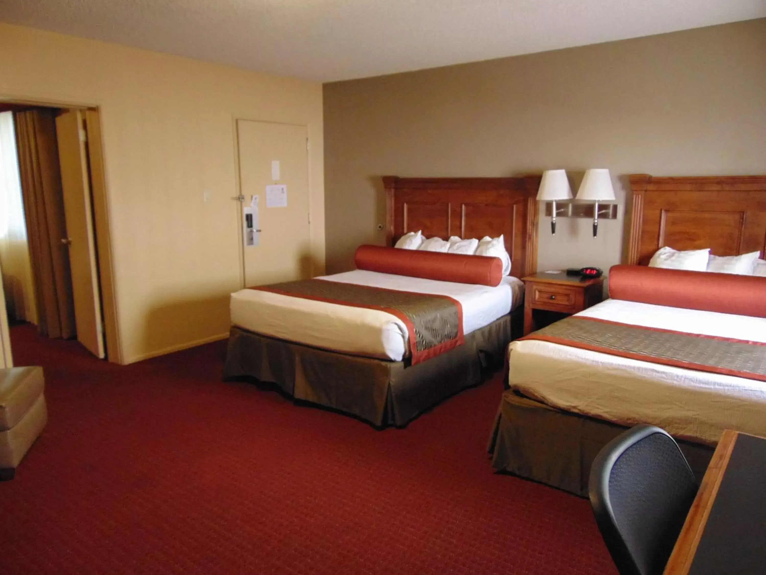 Photo of the whole room, Bed in Best Western Plus King's Inn and Suites