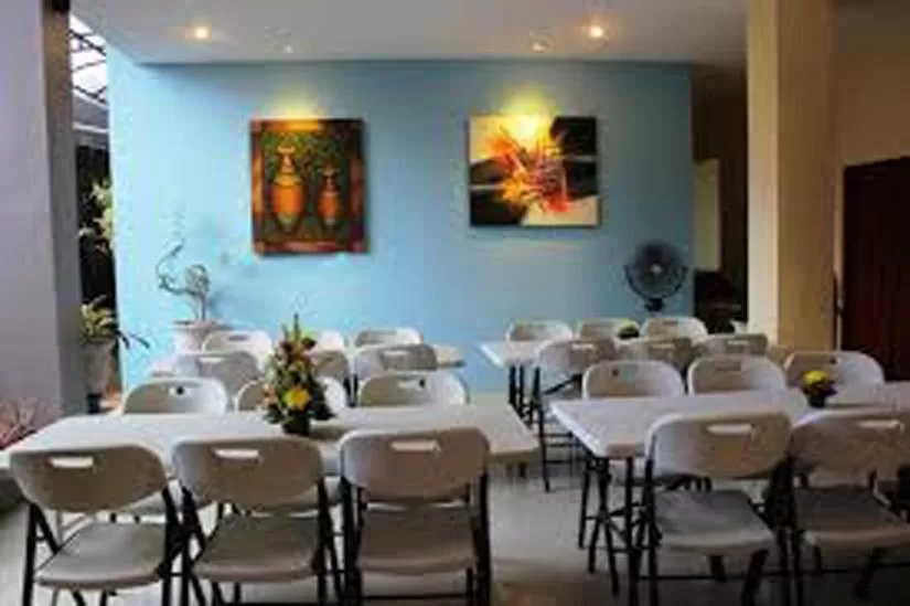 Restaurant/places to eat in Asher Bali Transit