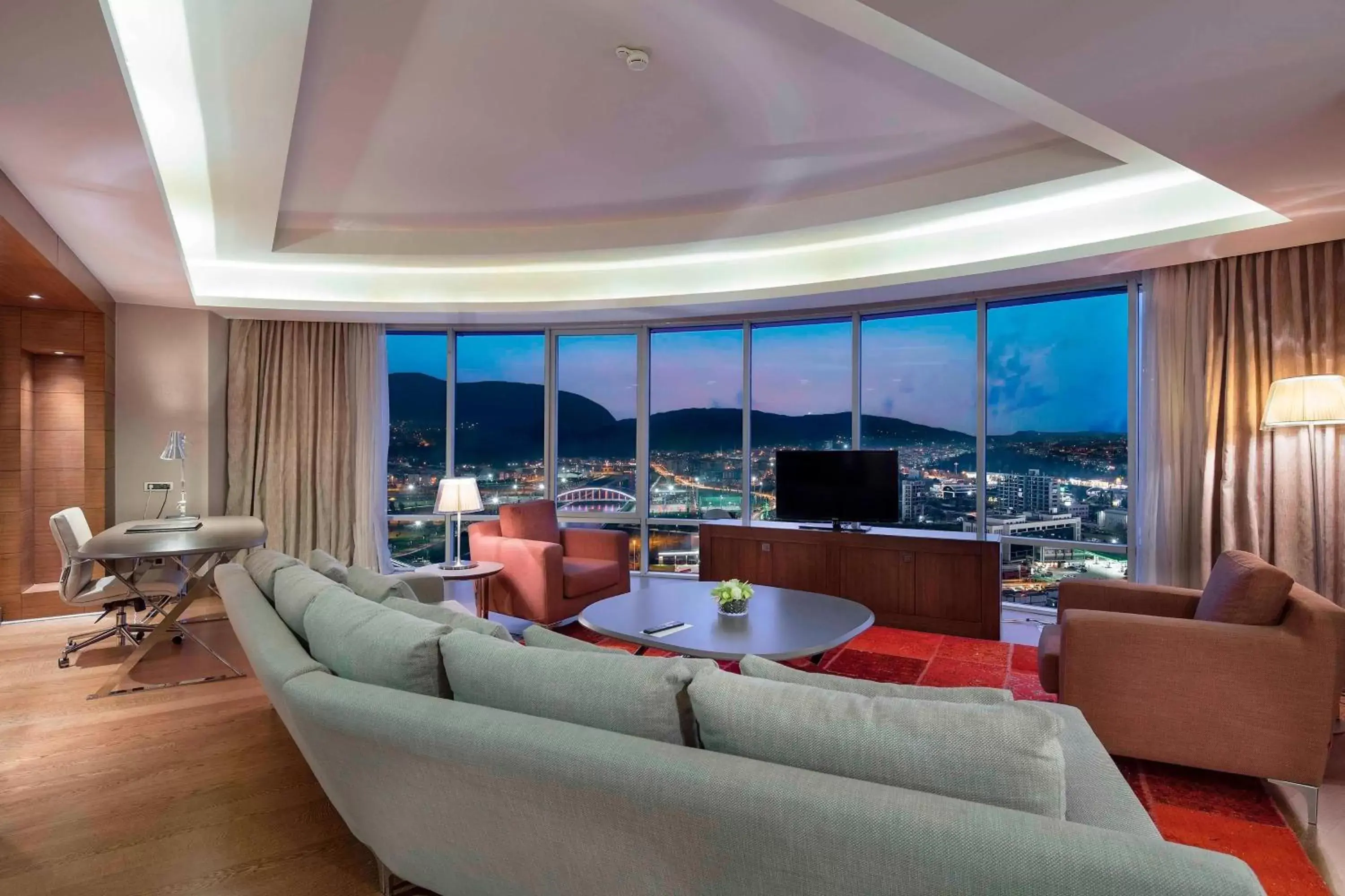 Photo of the whole room, Seating Area in Sheraton Bursa Hotel