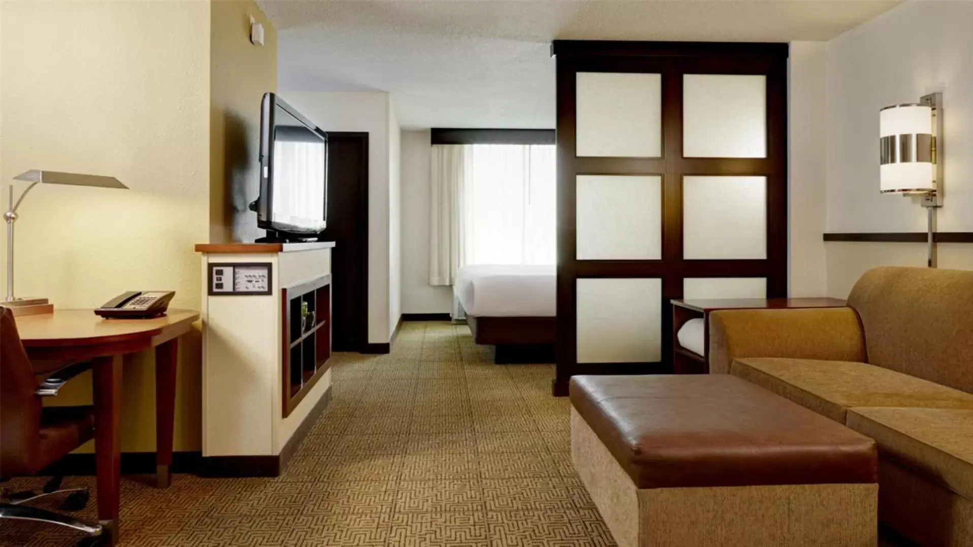 King Room with Sofa Bed and Accessible Tub - Disability Access in Hyatt Place Uncasville - Casino Area