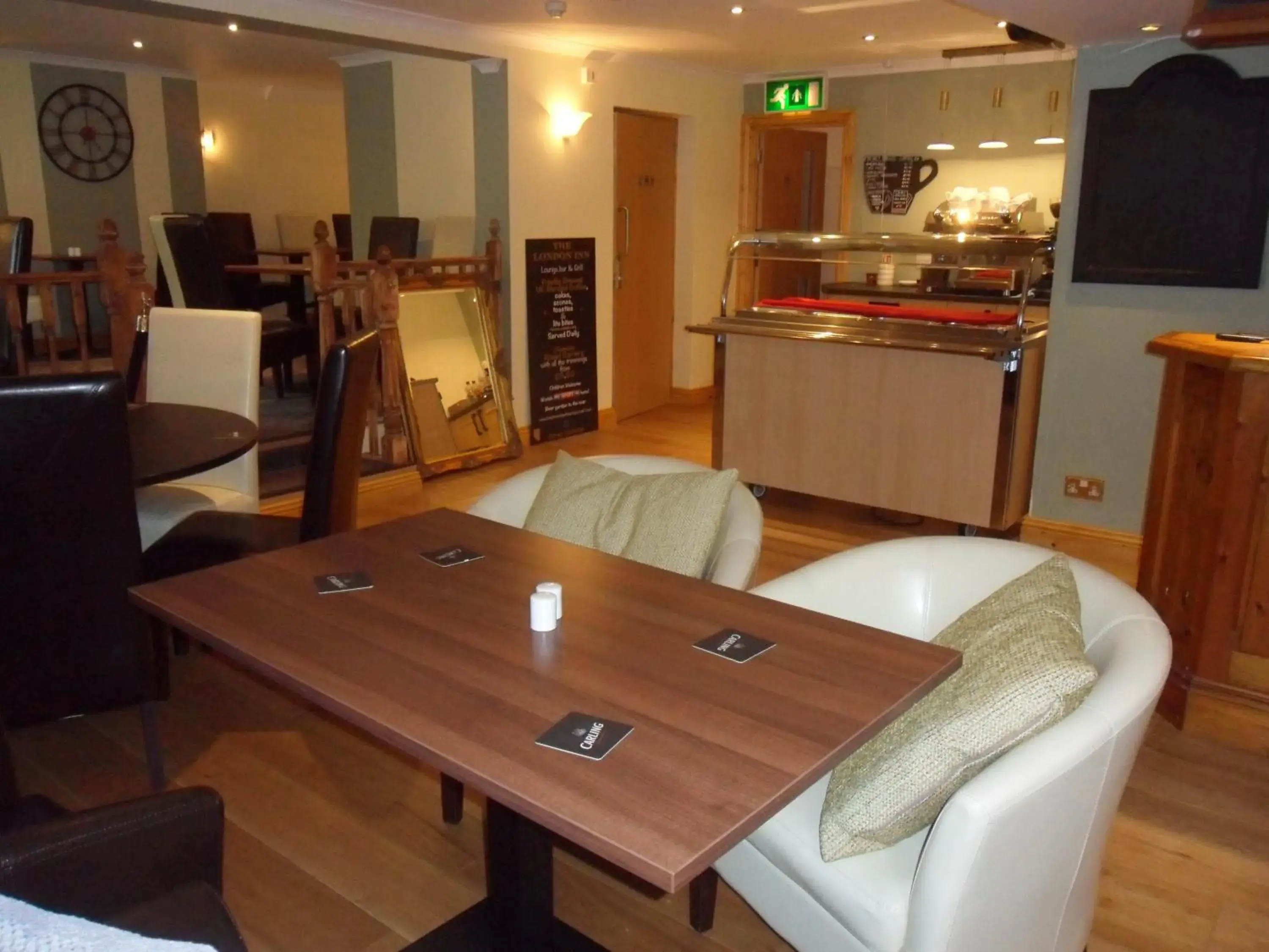 Living room, Dining Area in The London Inn