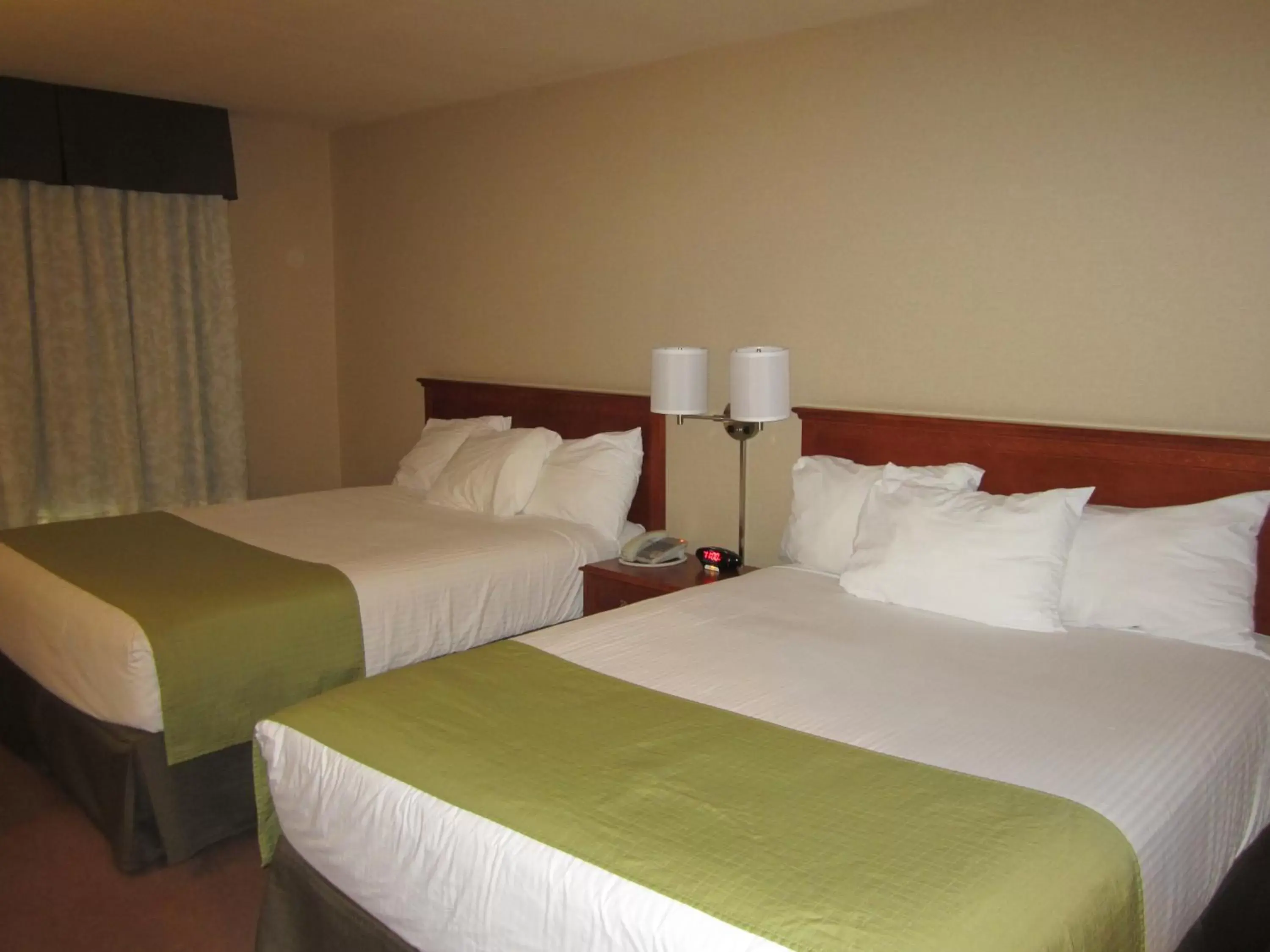 Bedroom, Bed in Super 8 by Wyndham Fort St. John BC