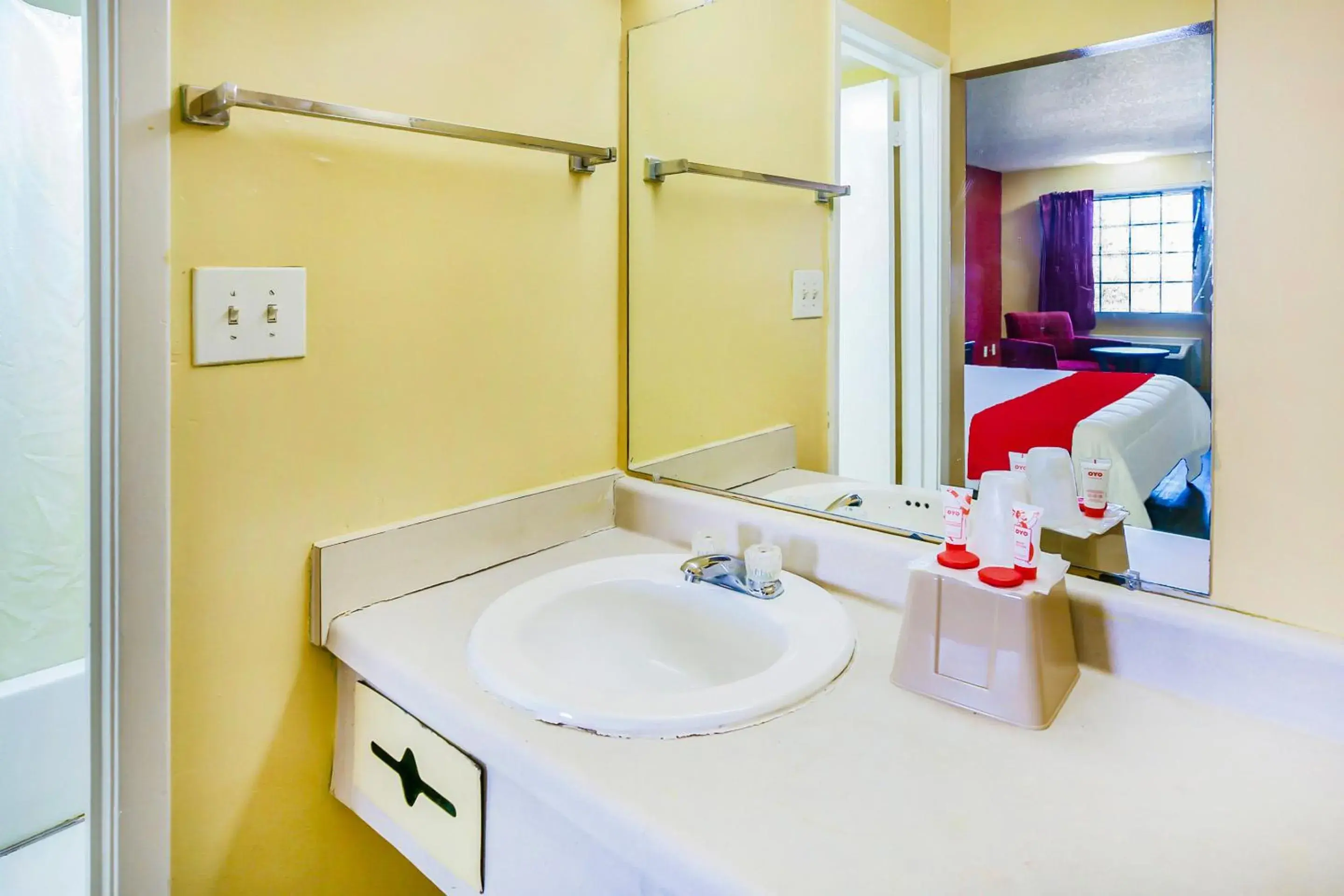 Bathroom in OYO Hotel Jackson South I-55