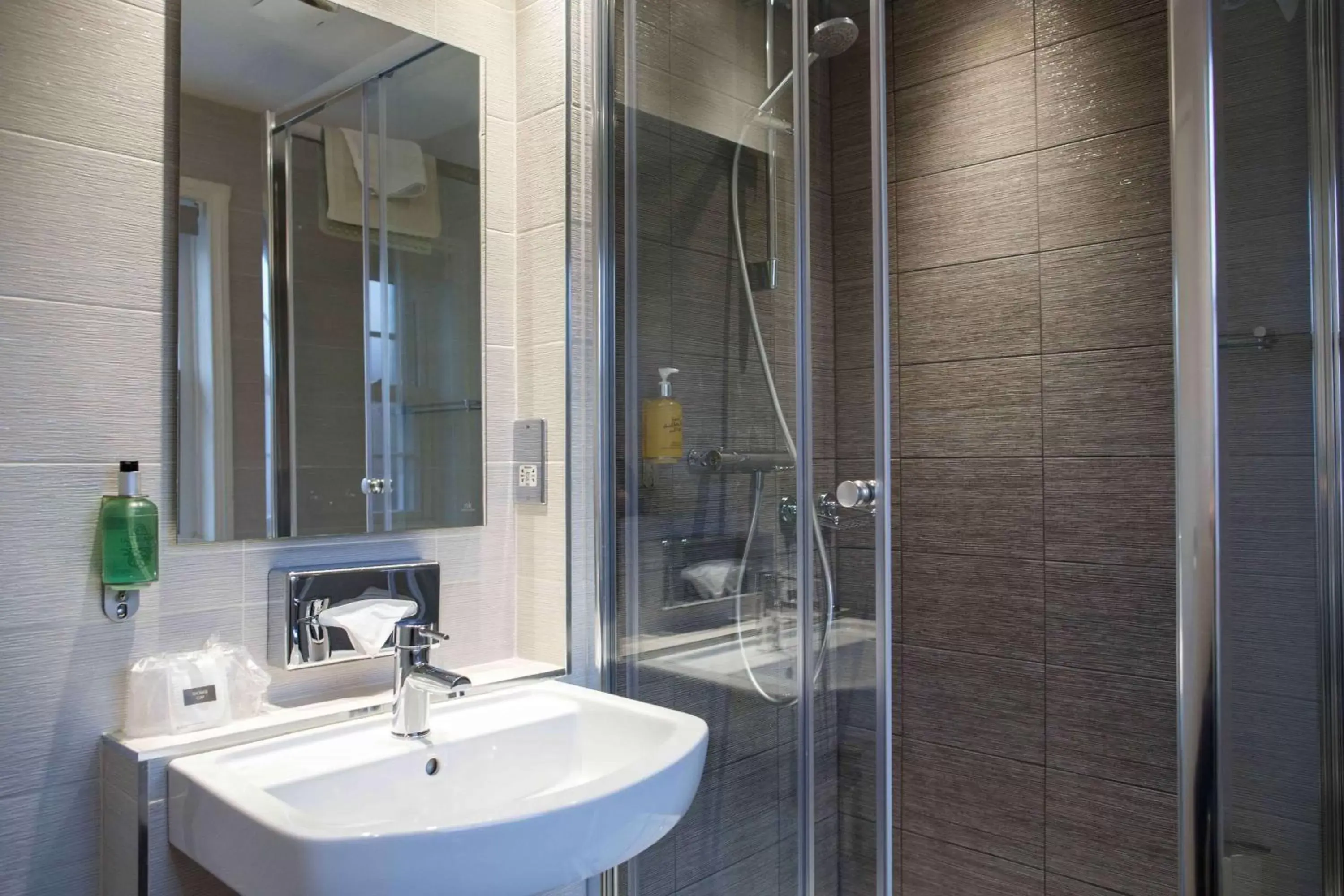 Photo of the whole room, Bathroom in Best Western Lichfield City Centre The George Hotel