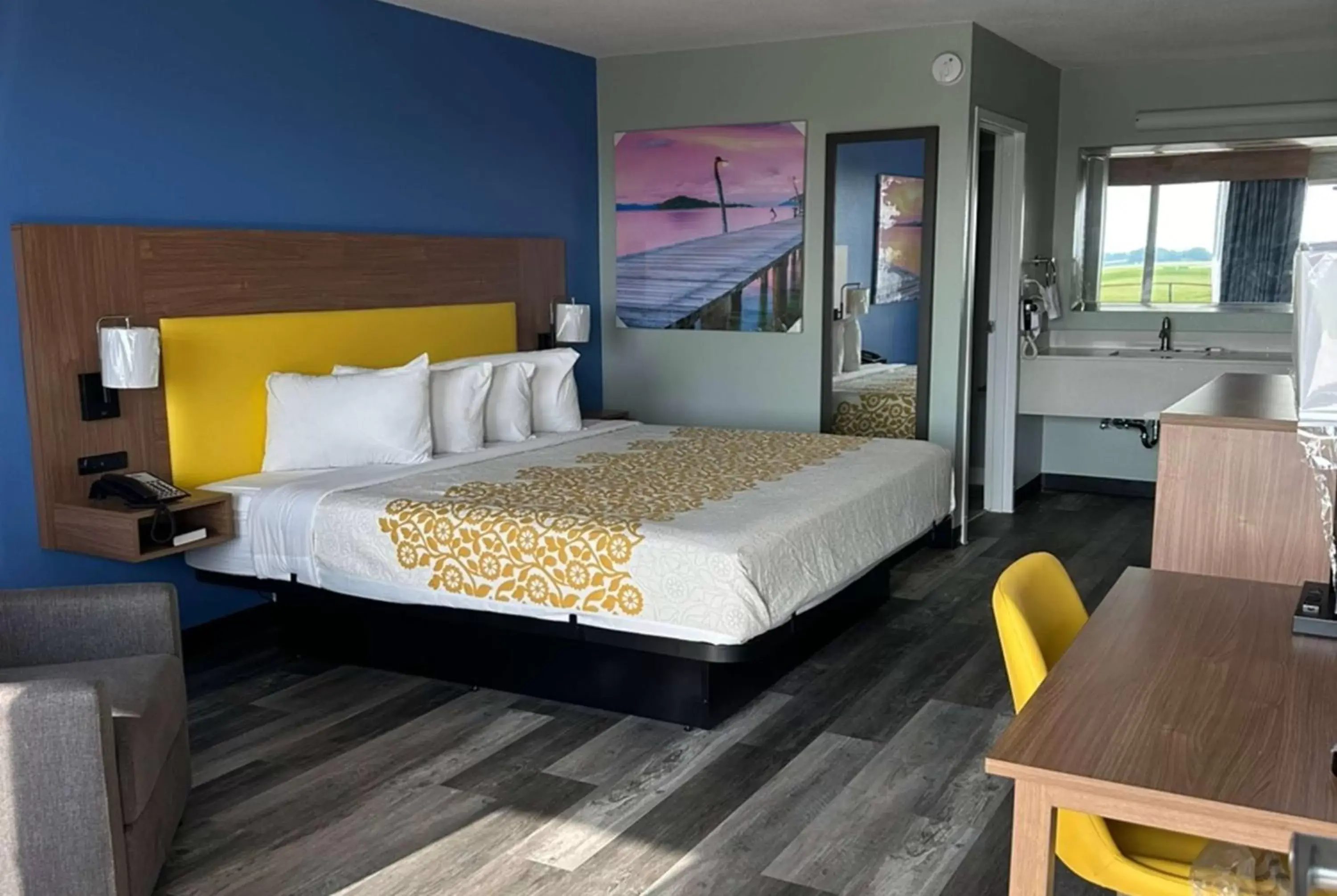 Photo of the whole room, Bed in Days Inn & Suites by Wyndham Jennings