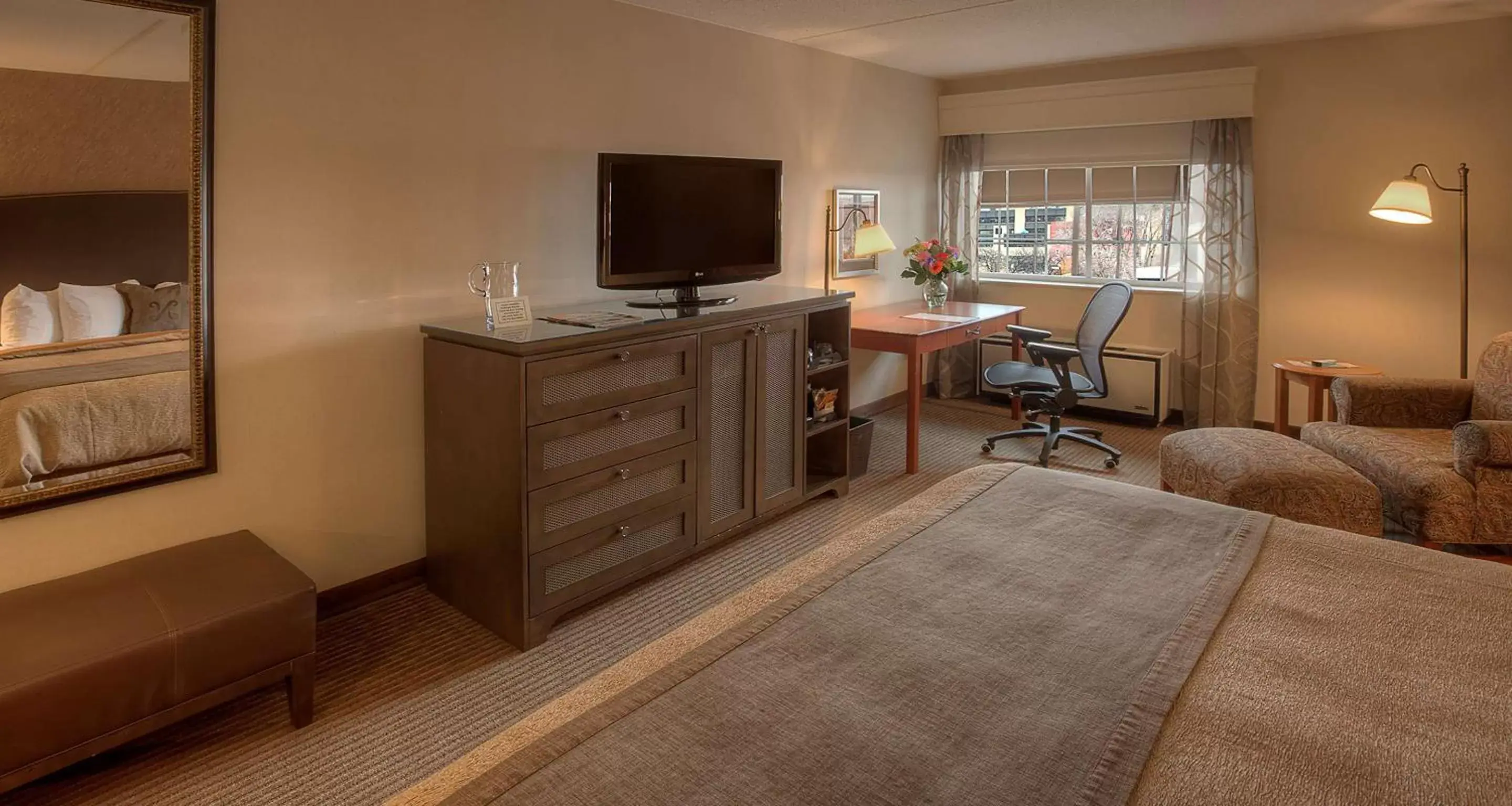 Photo of the whole room, TV/Entertainment Center in Best Western Plus The Normandy Inn & Suites