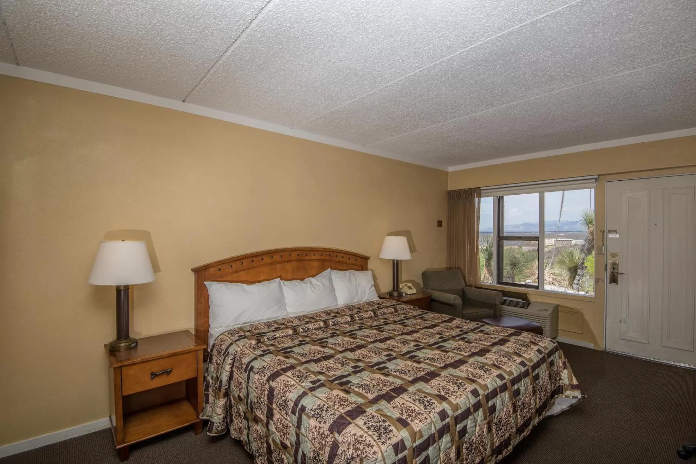 Bed in Landmark Lookout Lodge