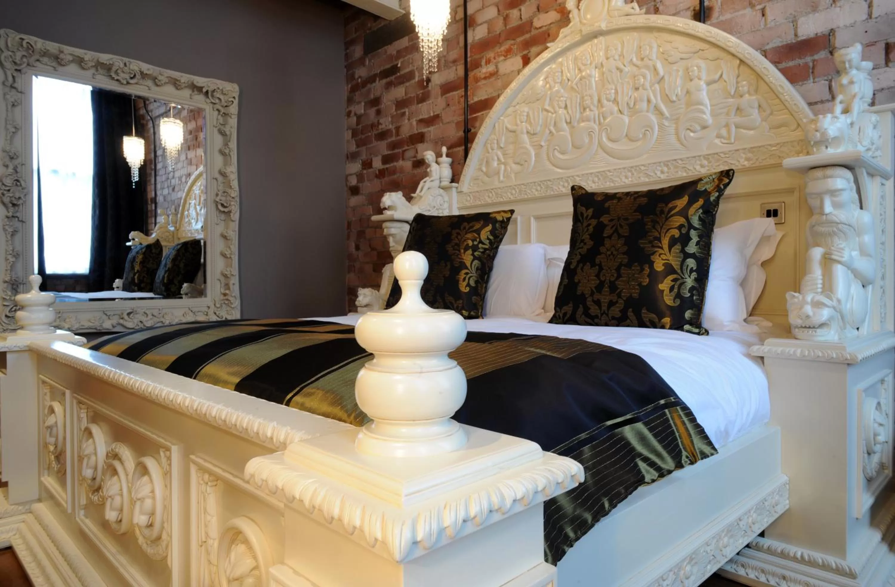 Bed in Velvet Hotel Manchester, WorldHotels Crafted