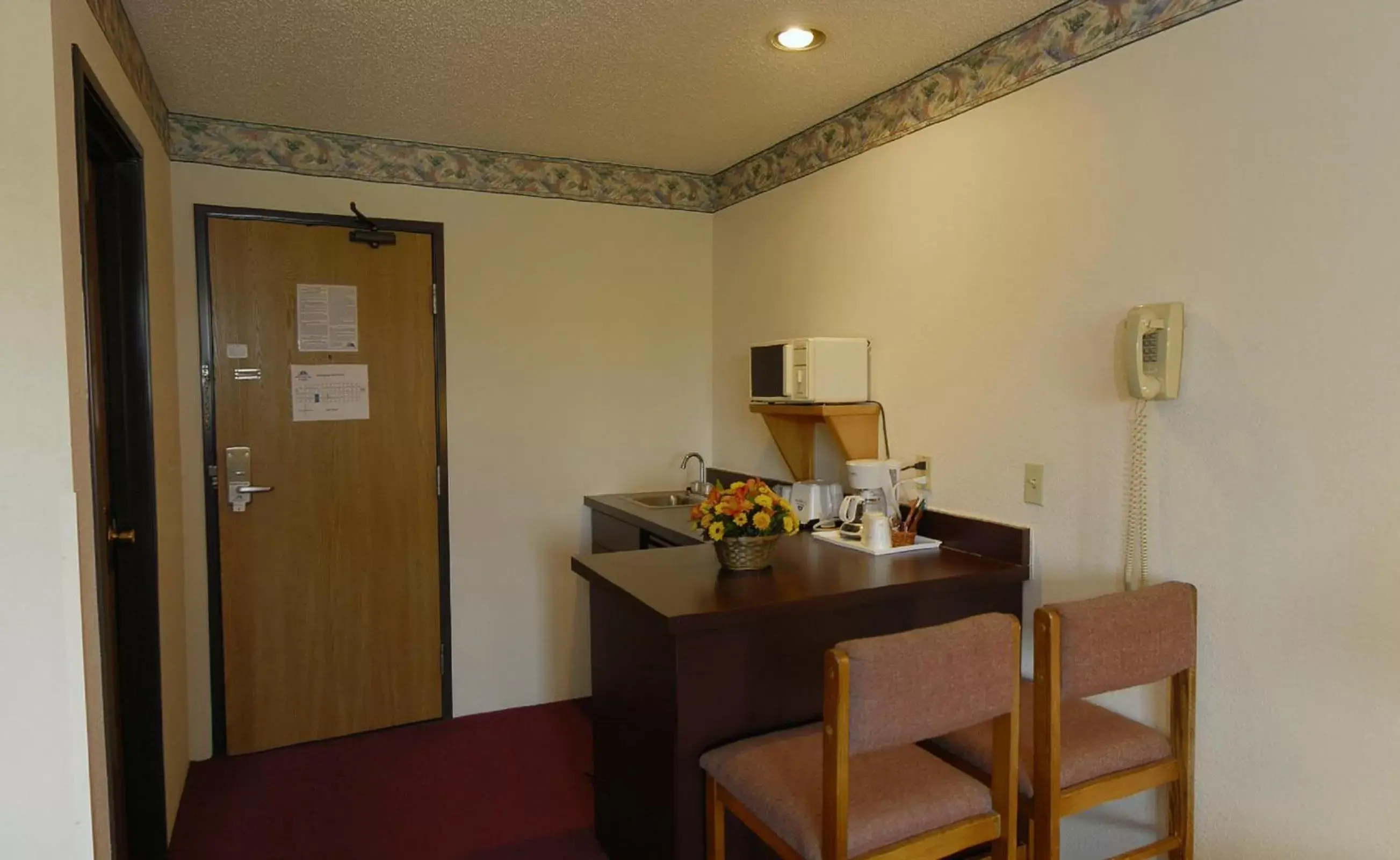 Kitchen or kitchenette in America's Best Value Inn & Suites International Falls