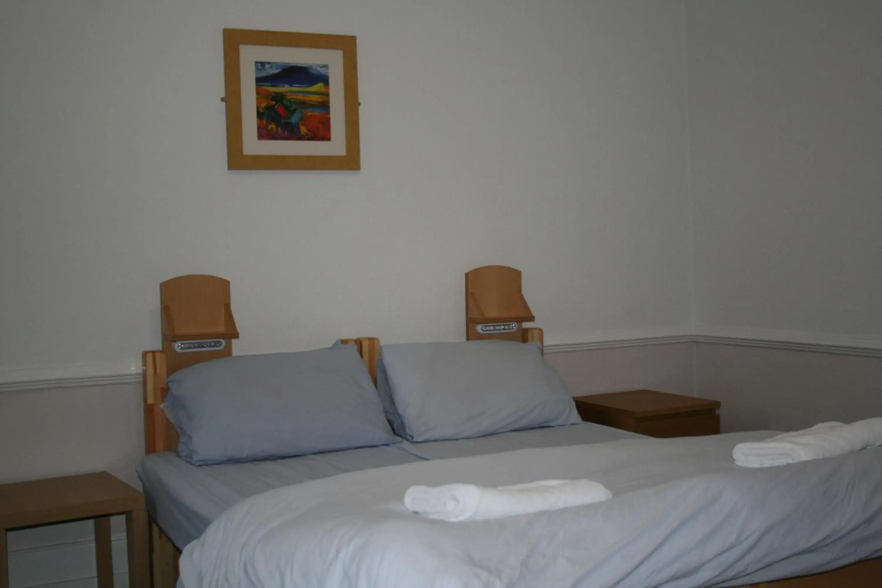 2 Person Private Double Room Ensuite in Glasgow Youth Hostel
