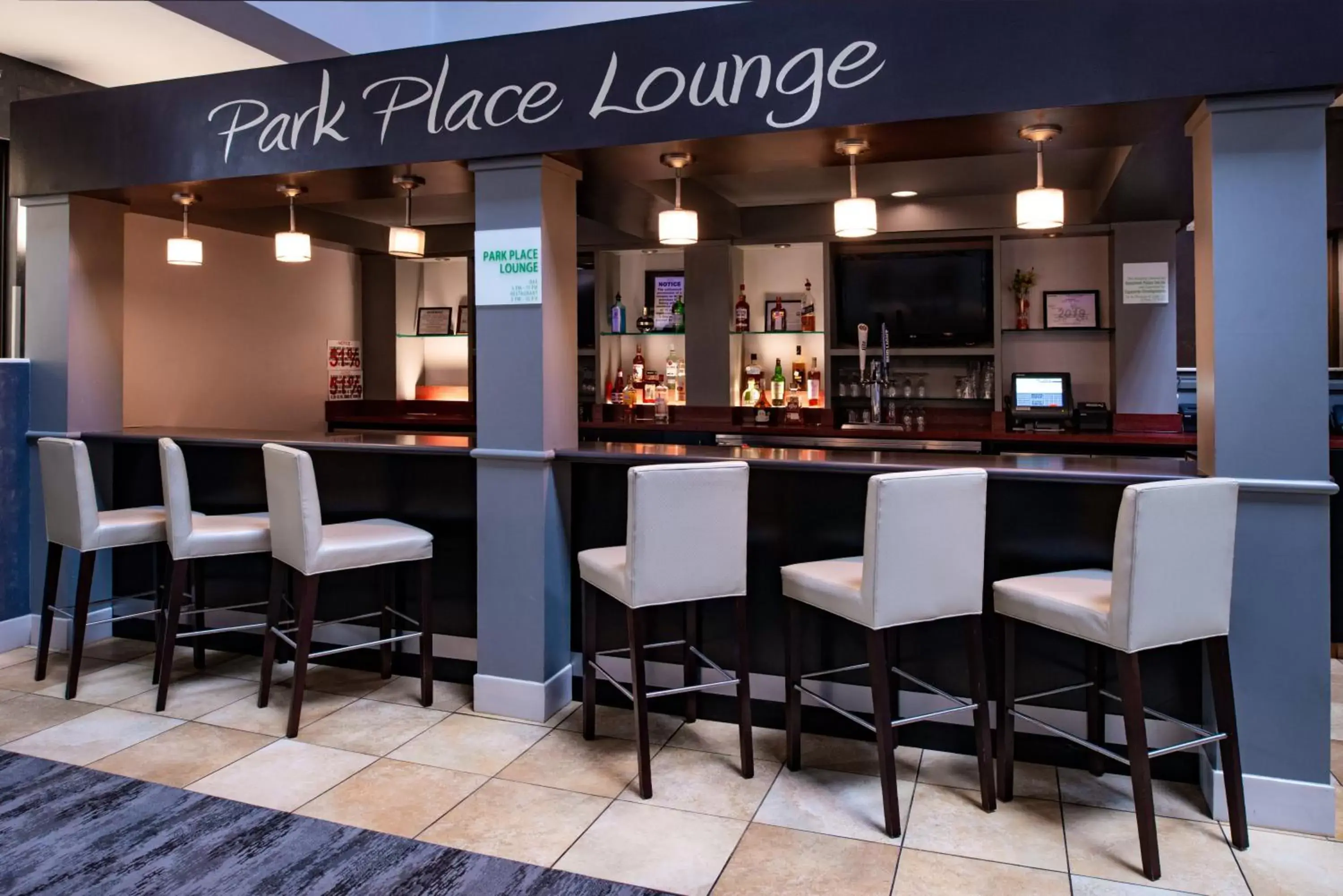 Restaurant/places to eat, Lounge/Bar in Holiday Inn Hotel and Suites Beaumont-Plaza I-10 & Walden, an IHG Hotel