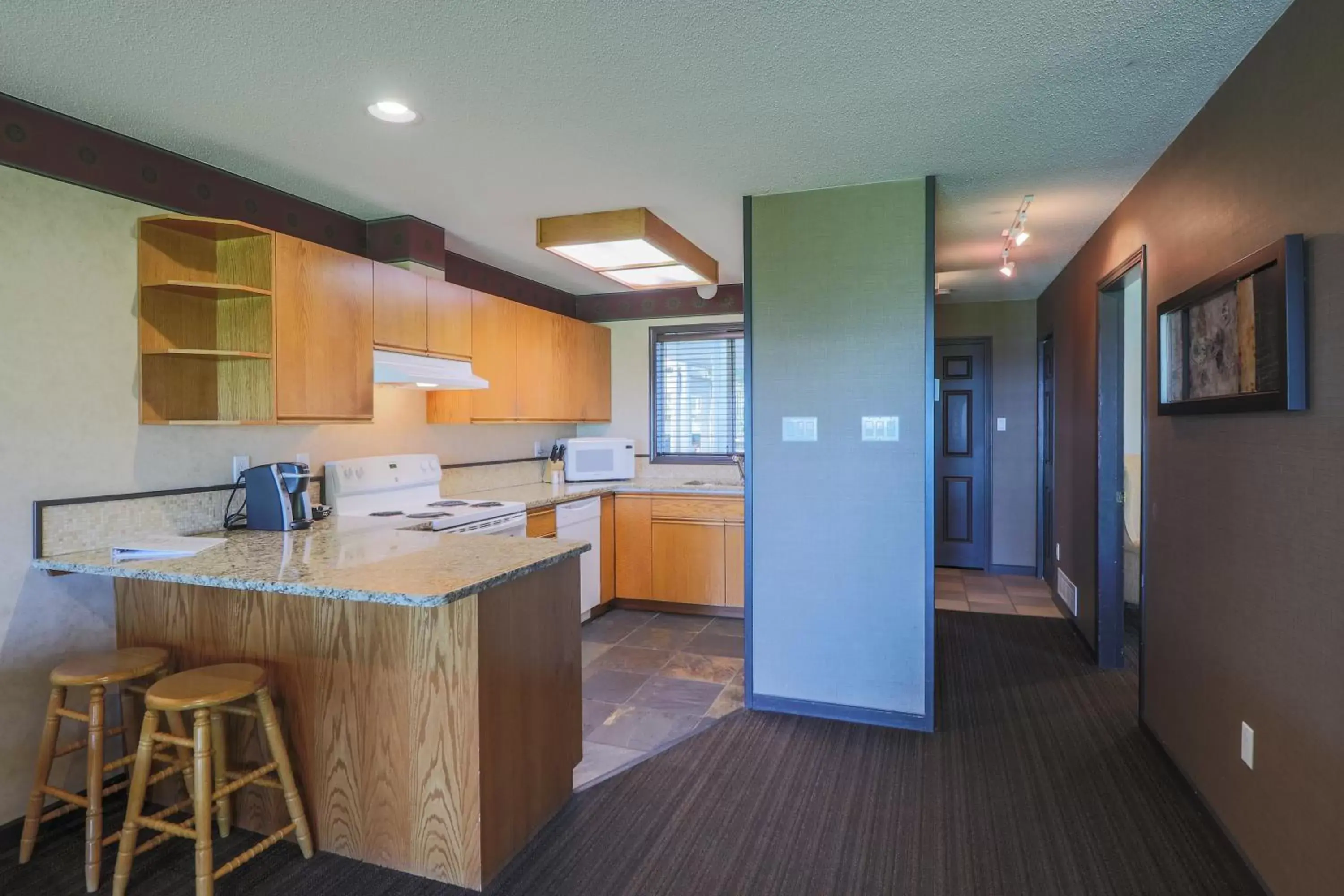 kitchen, Kitchen/Kitchenette in Pacific Shores Resort & Spa