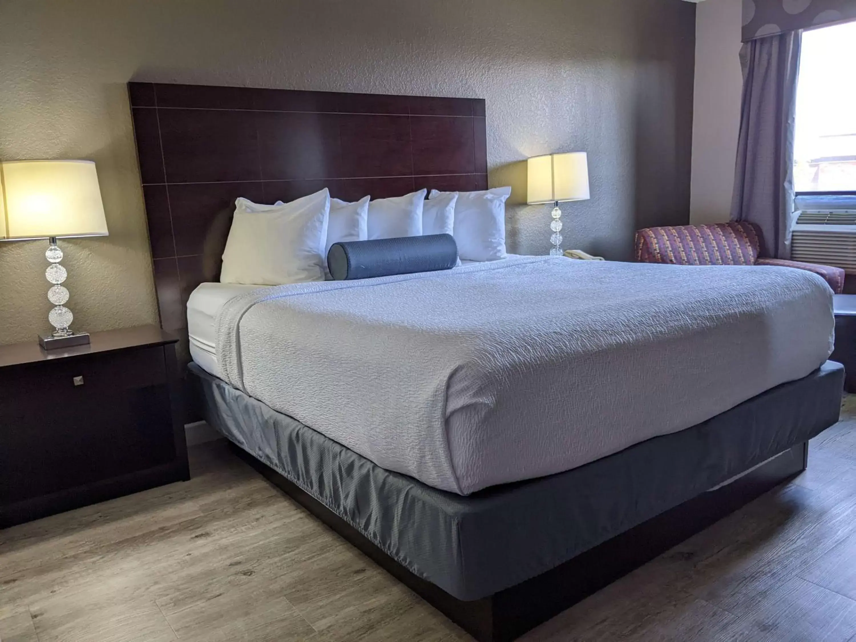 Bedroom, Bed in Best Western Eden Prairie Inn